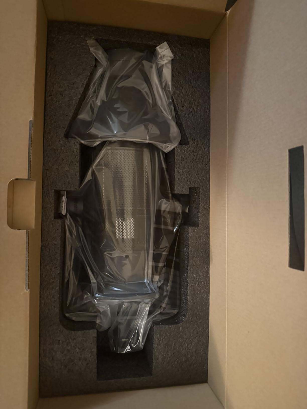NEEWER CB120B 120W LED Video Light with 2.4G&APP Control COB Bi Color 2700K-6500K 78000lux at 1m/CCT Mode/CRI97/12 Scenes/Bowens Mount Continuous Output Lighting for Studio Photography/Video Recording - Customer Photo 1