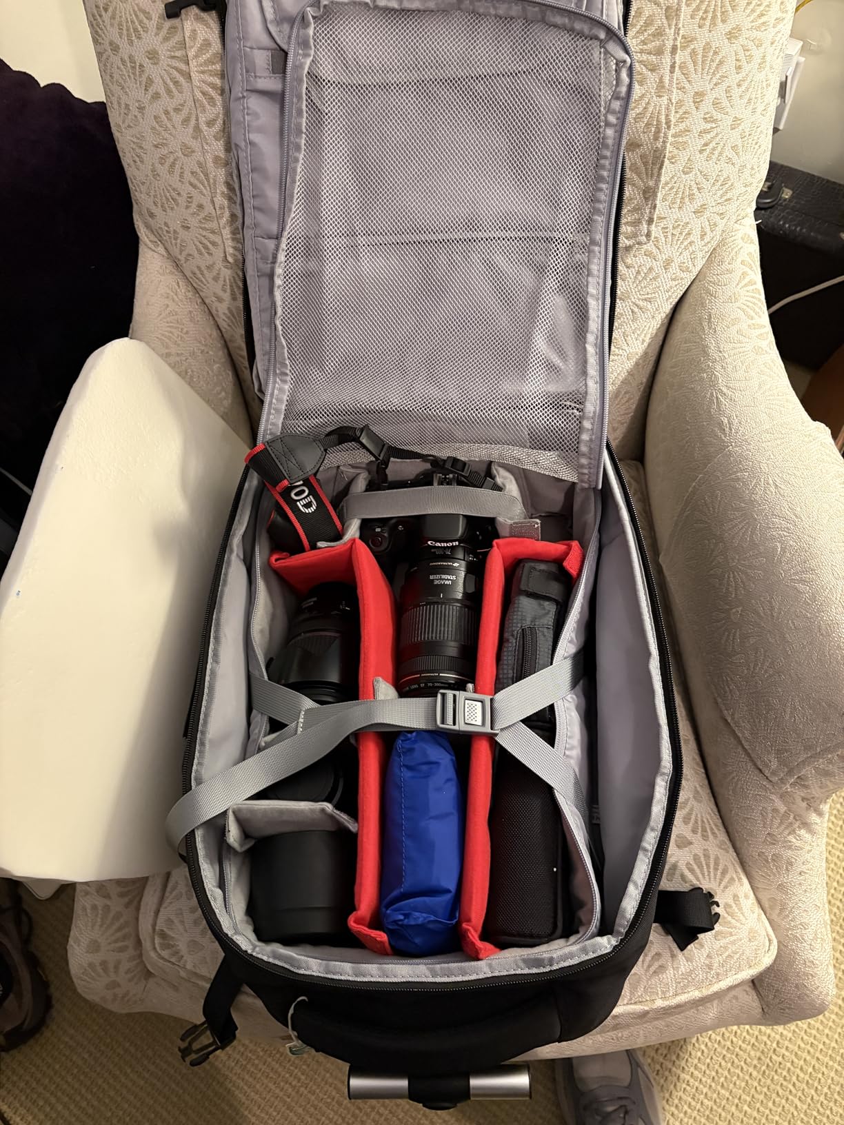 BAGSMART Rolling Camera Bag for DSLRs, Professional Large Camera Backpacks for Travelling Photographers, Photographic Rolling Case & Travel Suitcase, Black Customer Review BAGSMART Rolling Camera Bag for DSLRs, Professional Large Camera Backpacks for Travelling Photographers, Photographic Rolling Case & Travel Suitcase, Black - Customer Photo 2