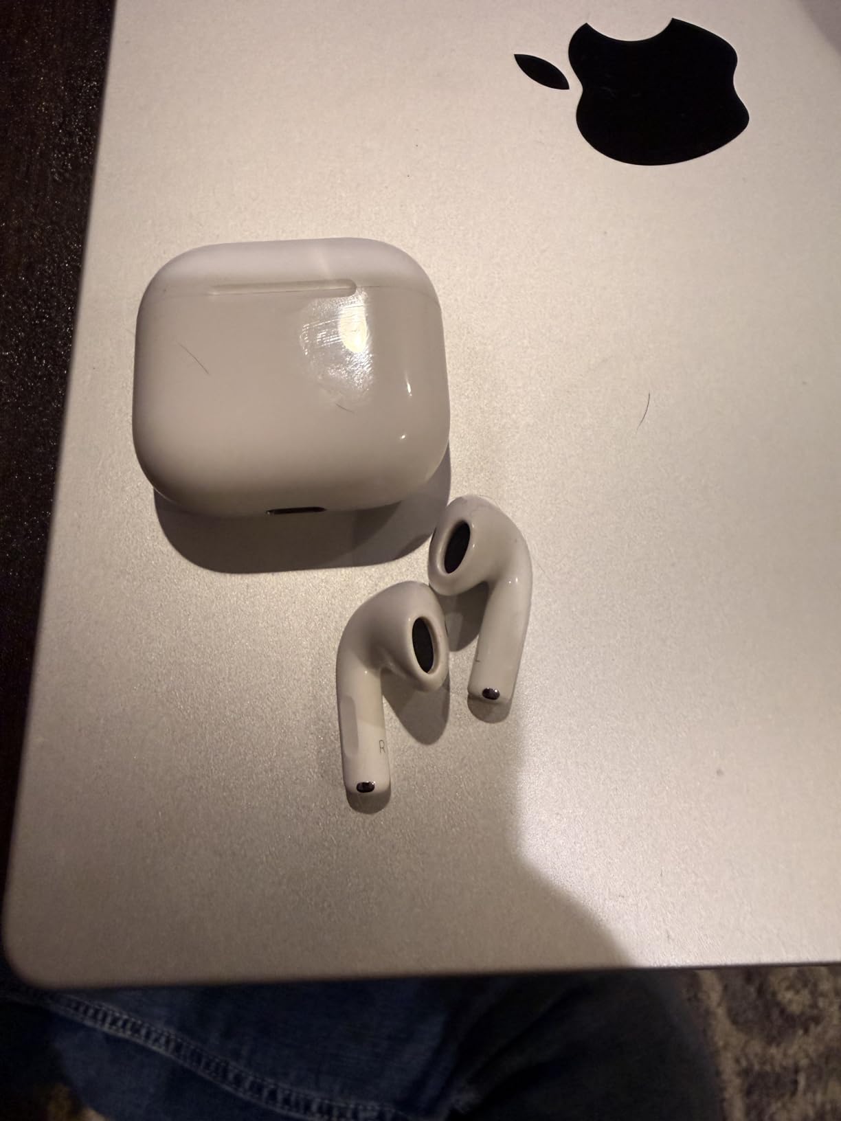Apple AirPods 4 Wireless Earbuds, Bluetooth Headphones, Personalized Spatial Audio, Sweat and Water Resistant, USB-C Charging Case, H2 Chip, Up to 30 Hours of Battery Life, Effortless Setup for iPhone - Customer Photo 1