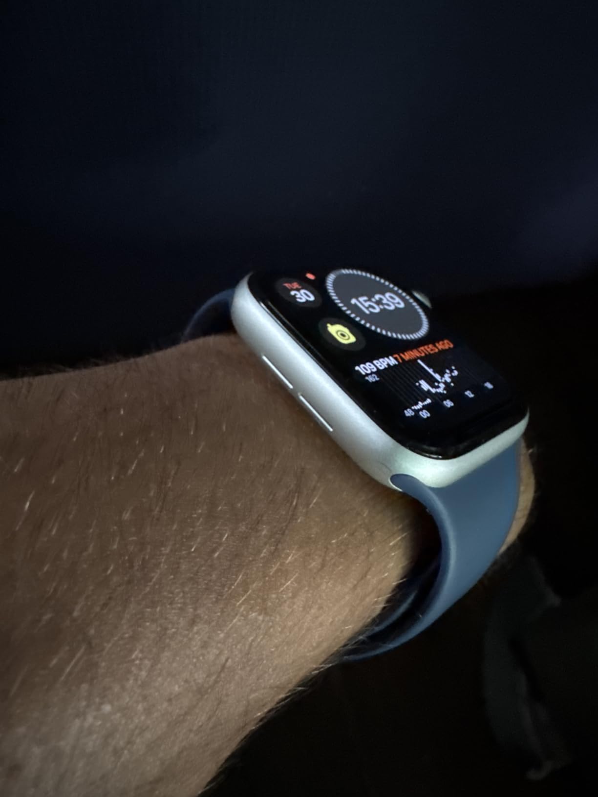 Apple Watch SE (2nd Gen) [GPS 40mm] Smartwatch with Starlight Aluminum Case with Starlight Sport Band S/M. Fitness and Sleep Trackers, Crash Detection, Heart Rate Monitor, Retina Display - Customer Photo 2