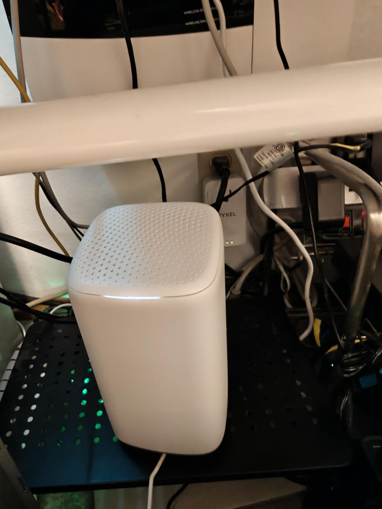 ASUS RT-BE92U BE9700 Tri-Band WiFi 7 Router, Supports New 320MHz Bandwidth & 4096-QAM, MLO, AI WAN Detection, AiMesh Support, Subscription-Free Network Security & Comprehensive VPN Features - Customer Photo 1