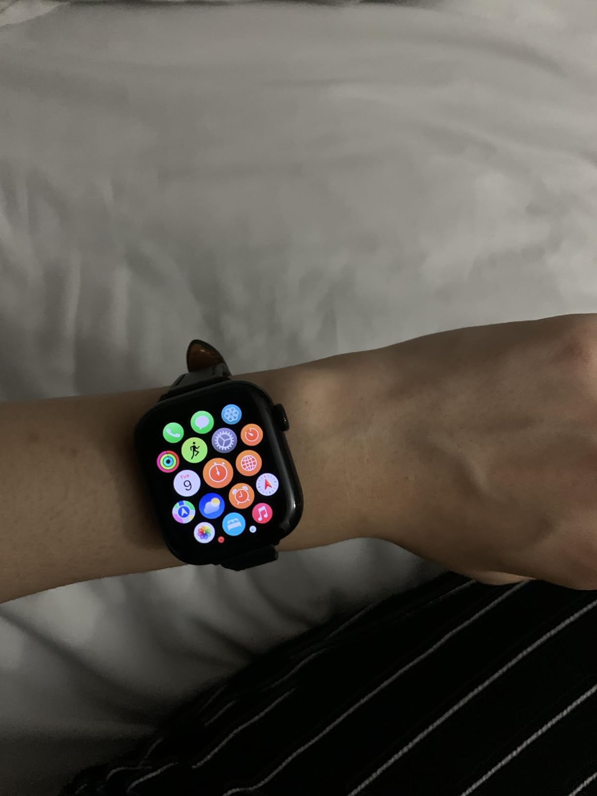 Apple Watch Series 10 [GPS, 42mm] - Jet Black Aluminum Case with Black Sport Band, S/M (Renewed) - Customer Photo 2