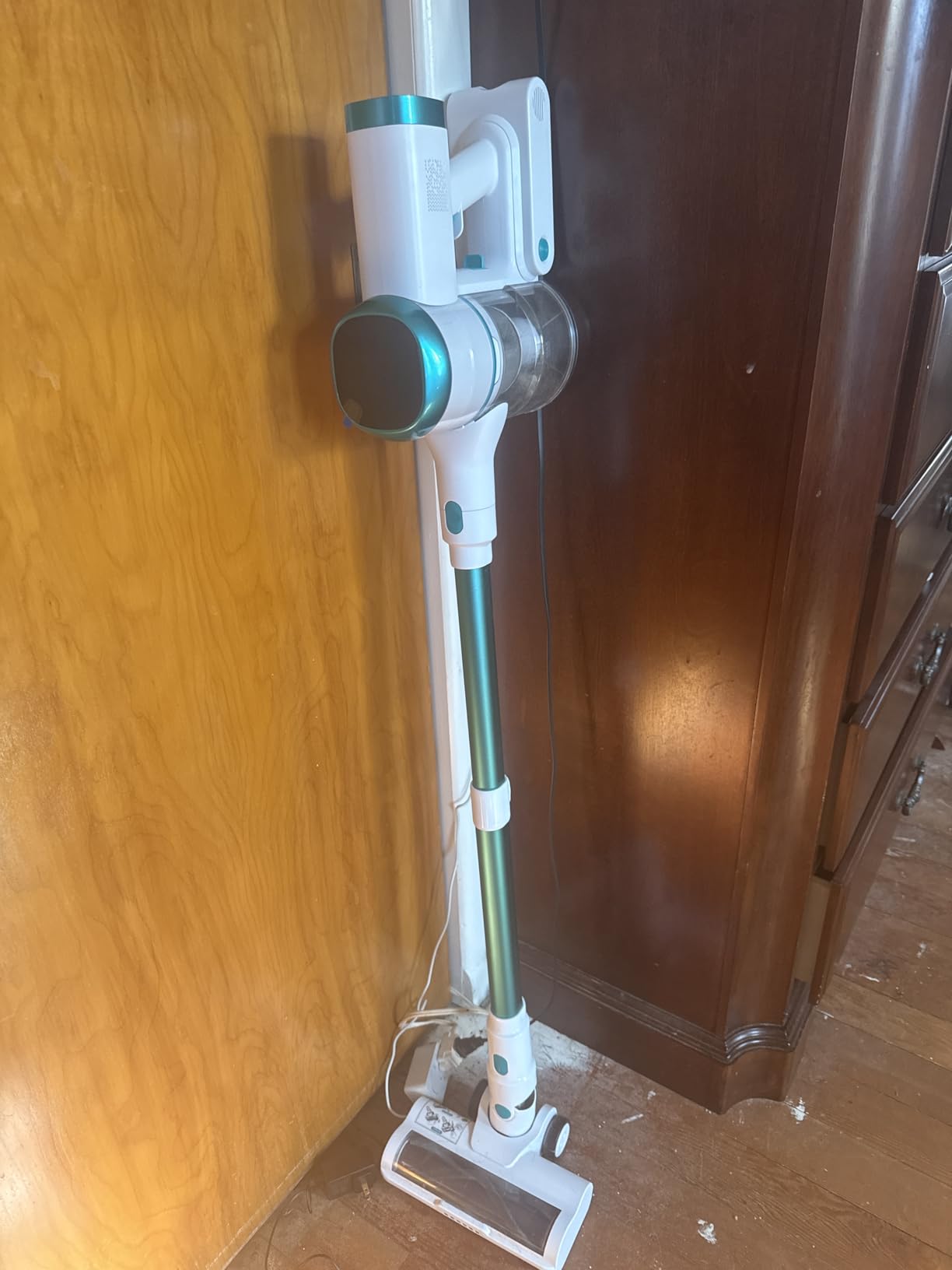 Tikom V500 Cordless Vacuum Cleaner for Home, 40000Pa/450W Stick Vacuum with LED Touch Screen, Charging Wall Dock, Anti-Tangle, Lightweight Handheld Vacuum for Pet Hair, Hard Floor, Carpet customer photo 1