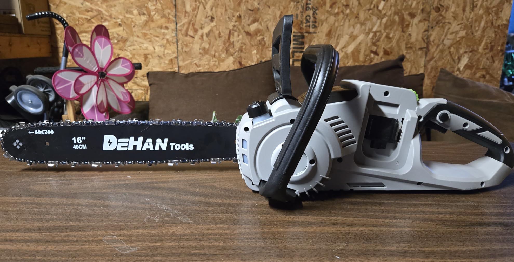12 Inch Brushless Battery Chainsaw Cordless Mini Chain Saw with 2x4.0A Batteries and 3 Chains, Battery Powered Handheld Chainsaw for Tree Trimming Electric Tree Trimmer for Men - Customer Photo 2