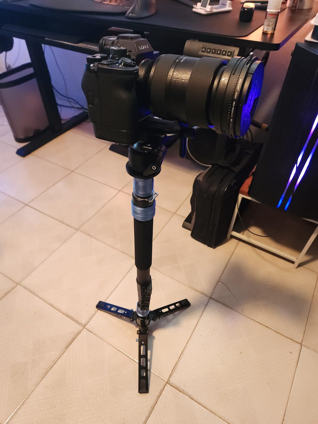 SIRUI Camera Monopod with Feet, 74 SIRUI Camera Monopod with Feet, 74