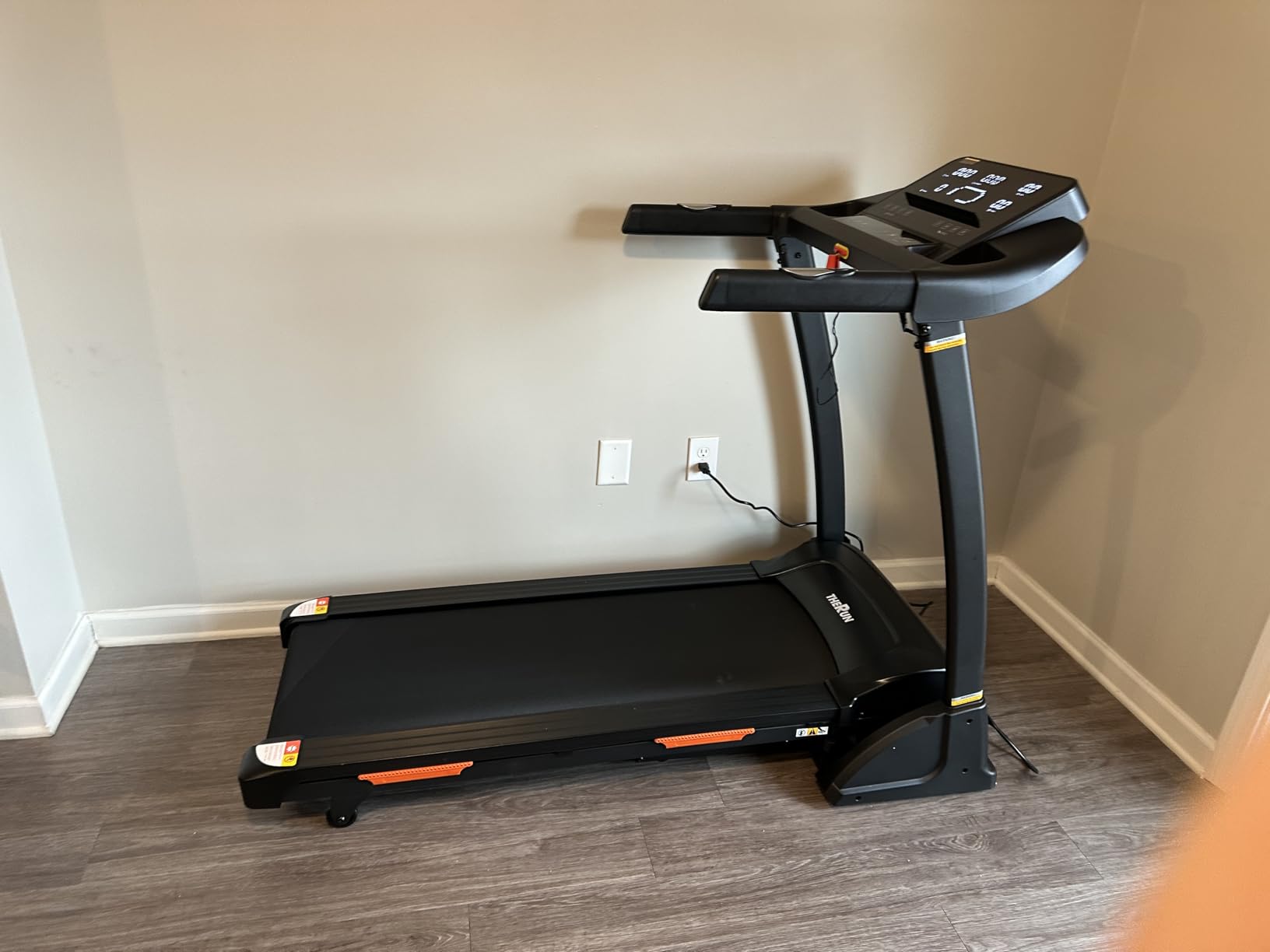 THERUN Incline Treadmill for Running and Walking, 300 lbs Weight Capacity Folding Treadmill with 0-15% Auto Incline, Wide Belt, 3.5HP, App, Heart Rate - Customer Photo 3