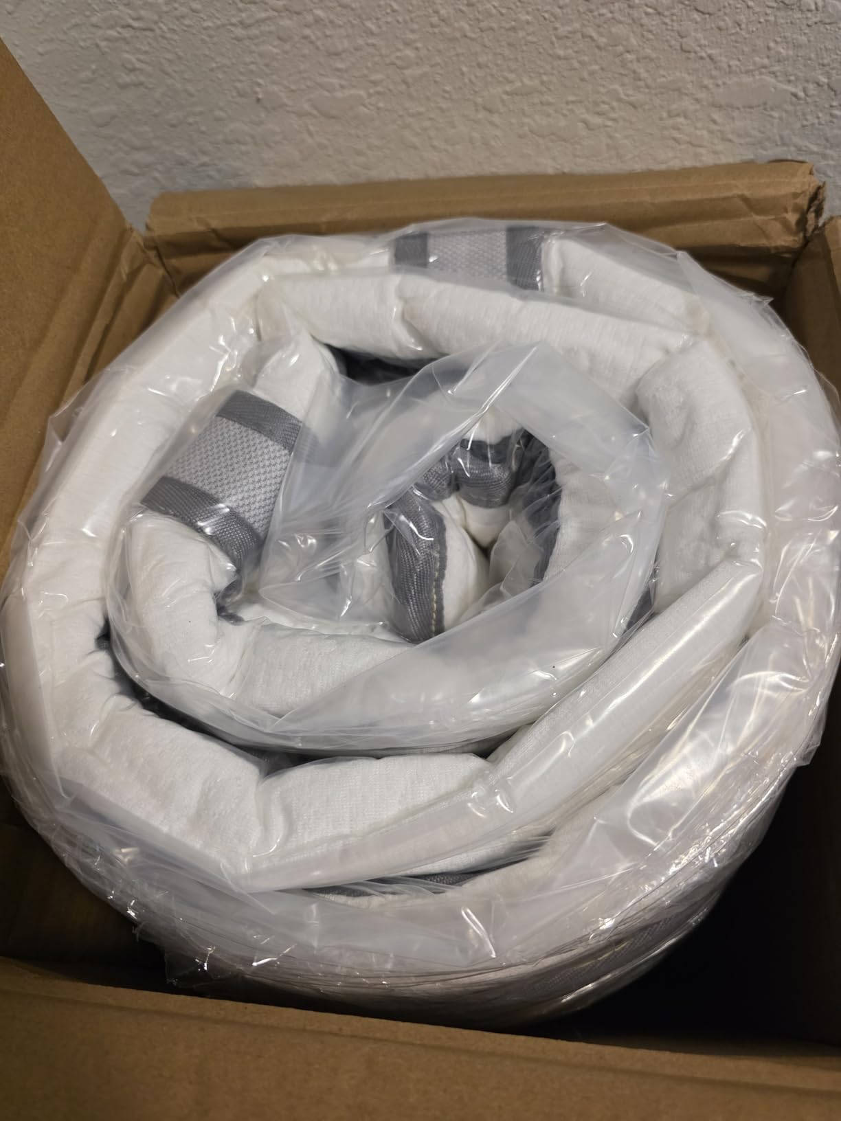 Queen Size Mattress, 12 Inch Hybrid Mattress in a Box, Gel Memory Foam, Individually Wrapped Pocket Coils Innerspring, Pressure Relief, Medium Firm (12 INCH, Queen (New)) Customer Review Queen Size Mattress, 12 Inch Hybrid Mattress in a Box, Gel Memory Foam, Individually Wrapped Pocket Coils Innerspring, Pressure Relief, Medium Firm (12 INCH, Queen (New)) - Customer Photo 2