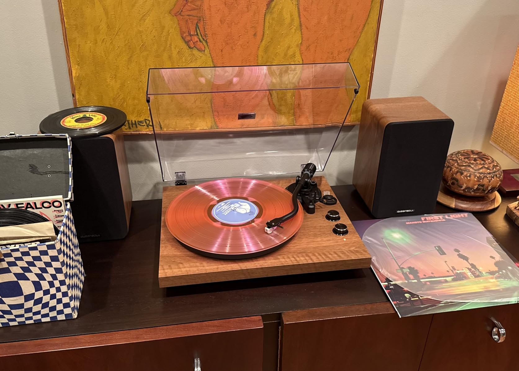 SoulBox S1 Vinyl Record Player with Stereo Speakers, Turntable with Built-in Preamp, S-Shaped Tonearm, 33/45 RPM - Walnut - Customer Photo 1