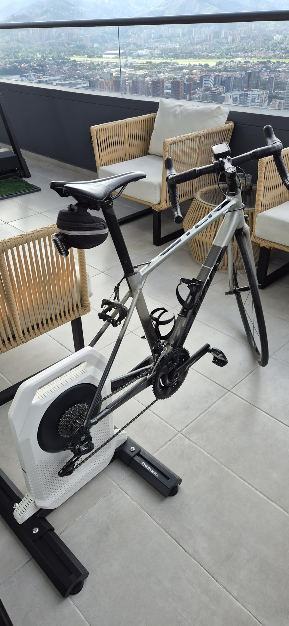 ThinkRider XXPRO Direct Drive Smart Bike Trainer Max 2500W Indoor Training Generate Electricity by Oneself Bicycle Roller Customer Review ThinkRider XXPRO Direct Drive Smart Bike Trainer Max 2500W Indoor Training Generate Electricity by Oneself Bicycle Roller - Customer Photo 1