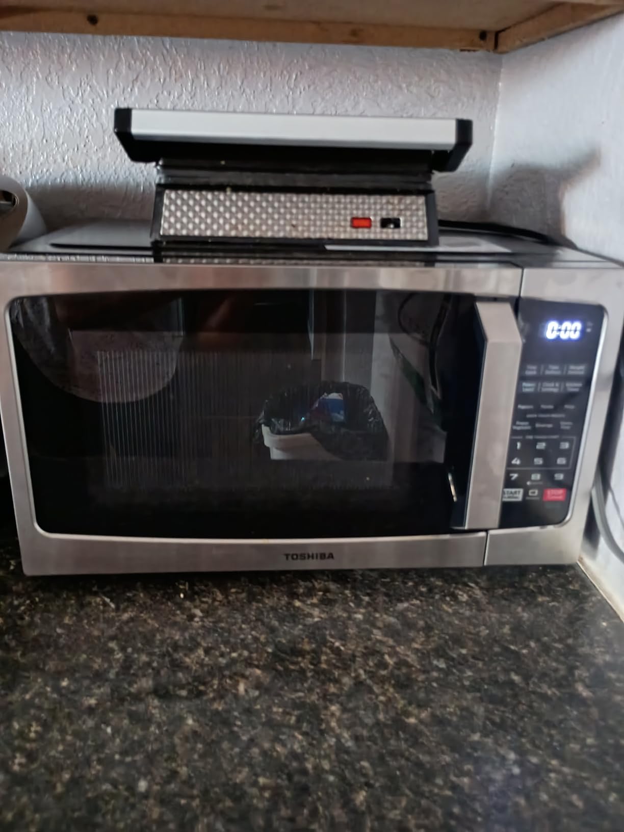 TOSHIBA ML-EM09PA(BS) Small Microwave Oven with 6 Auto Menus, Mute Function & Child Lock, LED Lighting, Perfect for Apartment, 0.9 Cu Ft, 10.6 Inch Removable Turntable, 900W, Black Stainless Steel - Customer Photo 2