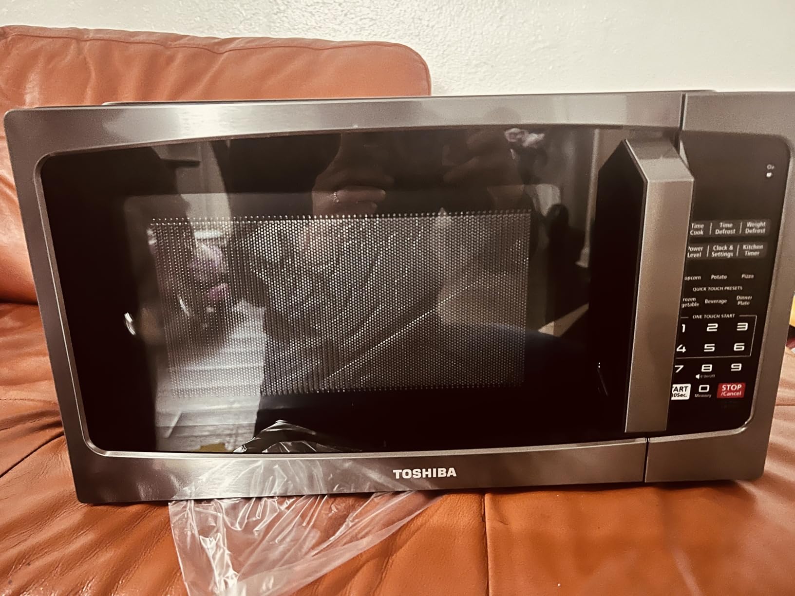 TOSHIBA ML-EM09PA(BS) Small Microwave Oven with 6 Auto Menus, Mute Function & Child Lock, LED Lighting, Perfect for Apartment, 0.9 Cu Ft, 10.6 Inch Removable Turntable, 900W, Black Stainless Steel - Customer Photo 3