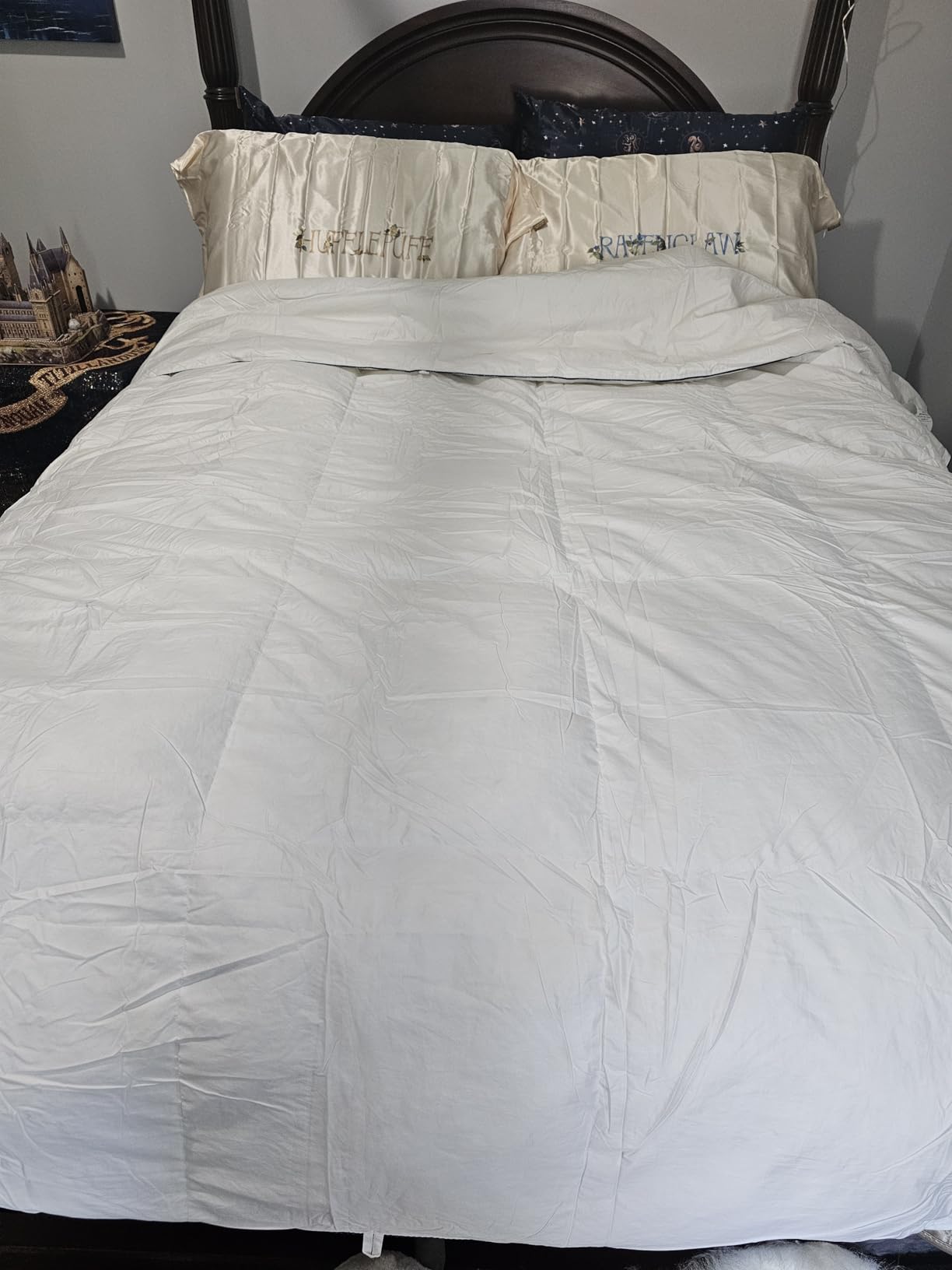 Pacific Coast Down Comforters Queen Size, 100% Cotton Duvet Insert, Extra Fluffy White Comforter, Ultra-Soft, Breathable, All Season Hotel Luxury Bedding Comforters, 8 Corner & Center Loops (90