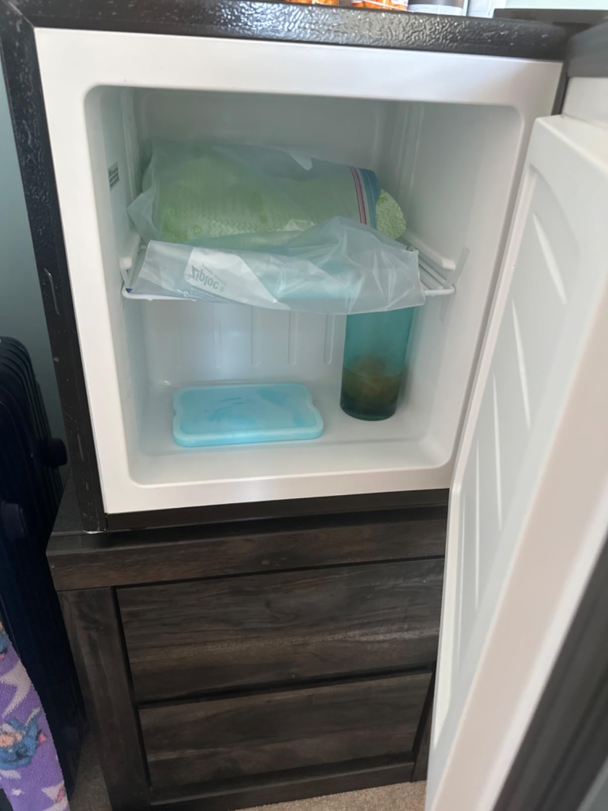 1.1 Cu.ft Small Upright Freezer, Compact Mini Freezer with Removable Shelves, Adjustable Thermostat, Reversible Door Hinge, Quiet for Home/Dorm/Office/Kitchen, Black Customer Review 1.1 Cu.ft Small Upright Freezer, Compact Mini Freezer with Removable Shelves, Adjustable Thermostat, Reversible Door Hinge, Quiet for Home/Dorm/Office/Kitchen, Black - Customer Photo 2