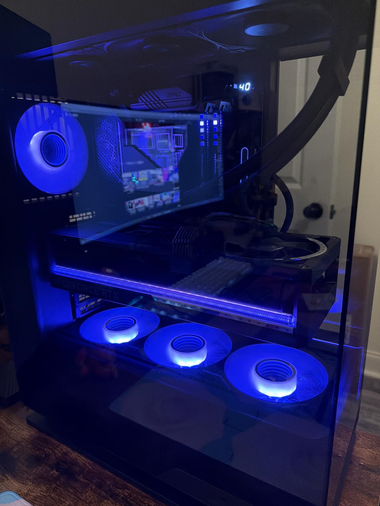 ASUS ROG Astral GeForce RTX 5090 32GB GDDR7 OC Edition Gaming Graphics Card | PCIe 5.0, HDMI/DP 2.1, 3.8-slot, 4-fan, Axial-tech Fans, Vapor Chamber, Phase-change GPU Thermal Pad customer photo 1