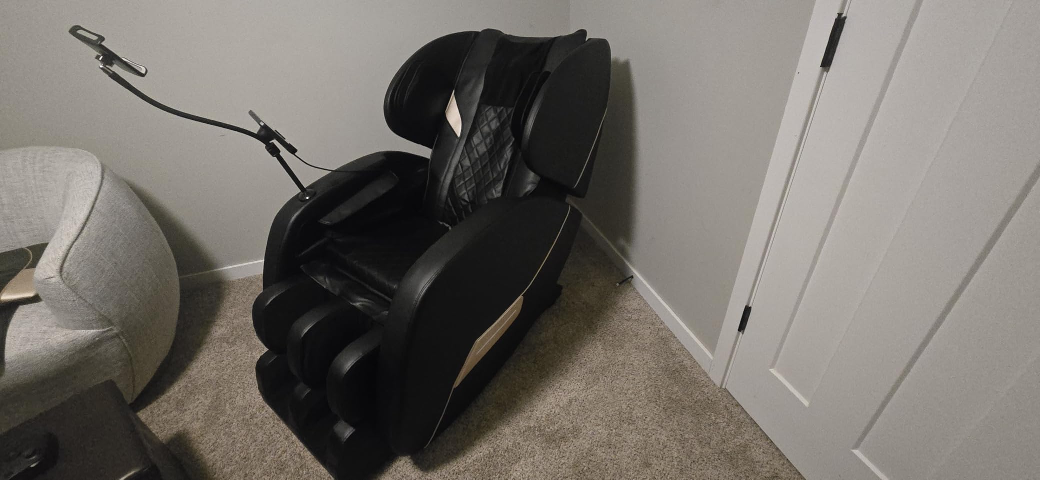 2026 Massage Chair Full Body, Zero Gravity SL-Track Shiatsu Massage Recliner Chair with Body Scan, 6 Fix Point Rollers, Airbags, Deep Yoga Stretch, Heating Function, Black - Customer Photo 3