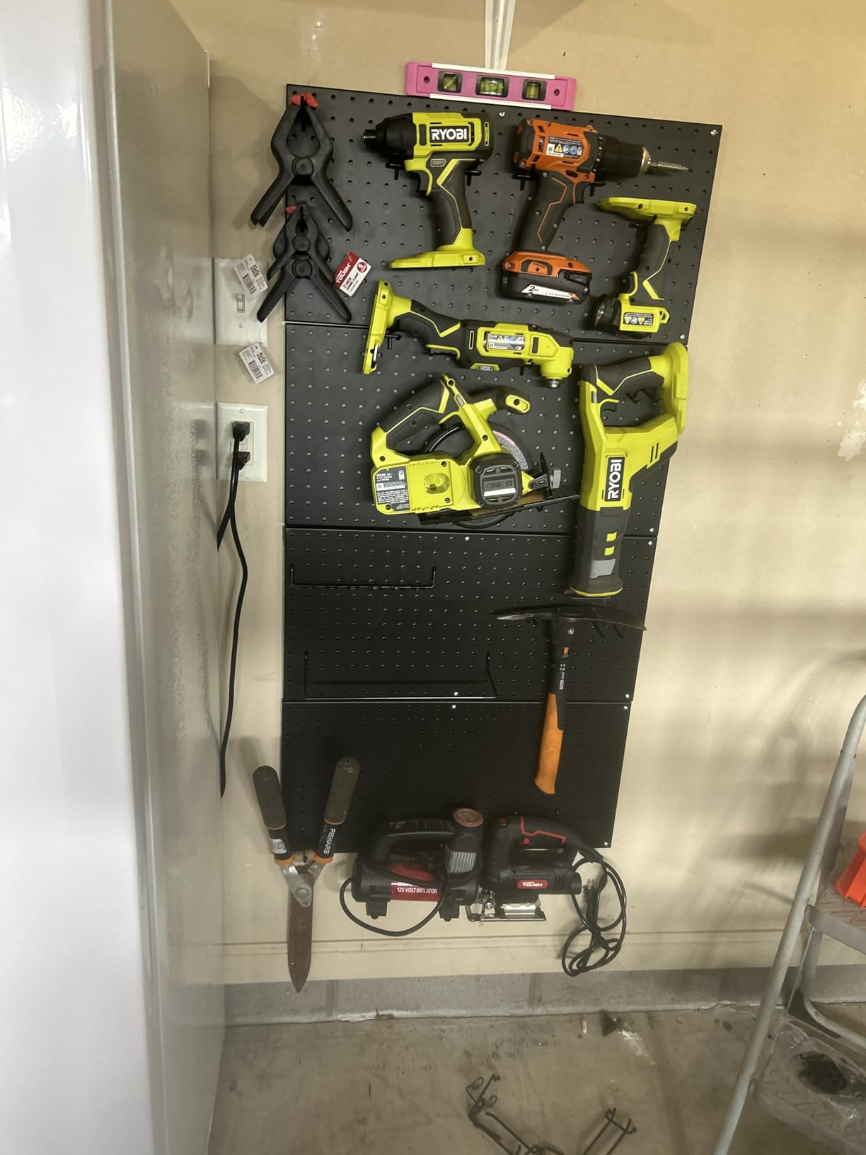 INCLY 48x36 Inch Metal Peg Board Kit with 1/4 Pegboard Hooks Accessories, 6PCS Peg Board Panels and 234PCS Black Pegboard Wall Organizer Tool Storage System for Garage Workbench Shed customer photo 1