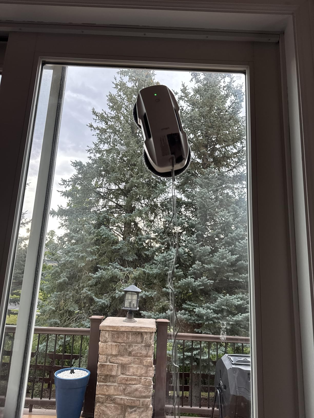FMART W8 Mini Window Cleaning Robot, 8000Pa Suction, Ultra-Slim 2.36 in, 4-Way Ultrasonic Spray, Edge-Cleaning Route, Smart Path Planning, 9-Stage Safety, App & Remote Control - Customer Photo 1