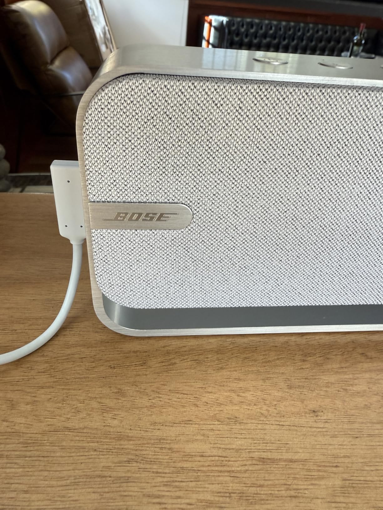 SoundLink Home Speaker, Premium, Portable and Wireless Bluetooth Bookshelf Speaker, Up to 9 Hours Battery Life, Light Silver customer photo 2