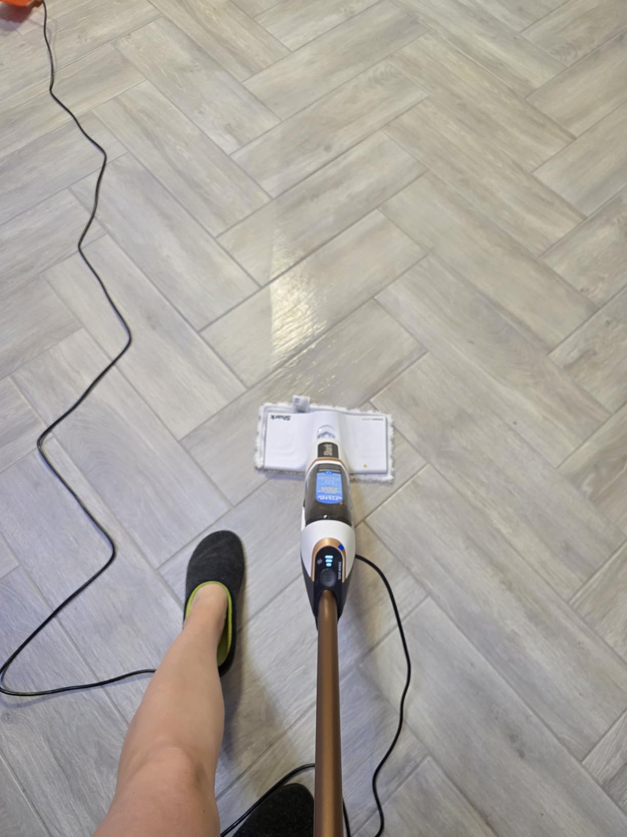 Shark SteamSpot Steam Mop with Steam Blaster Technology, 3 Steam Modes, 2 Washable Pads, XL Removable Water Tank, Lightweight, Steam Cleaner for sealed Hard Floors, Hardwood, Tile, Laminate, S2001 - Customer Photo 1