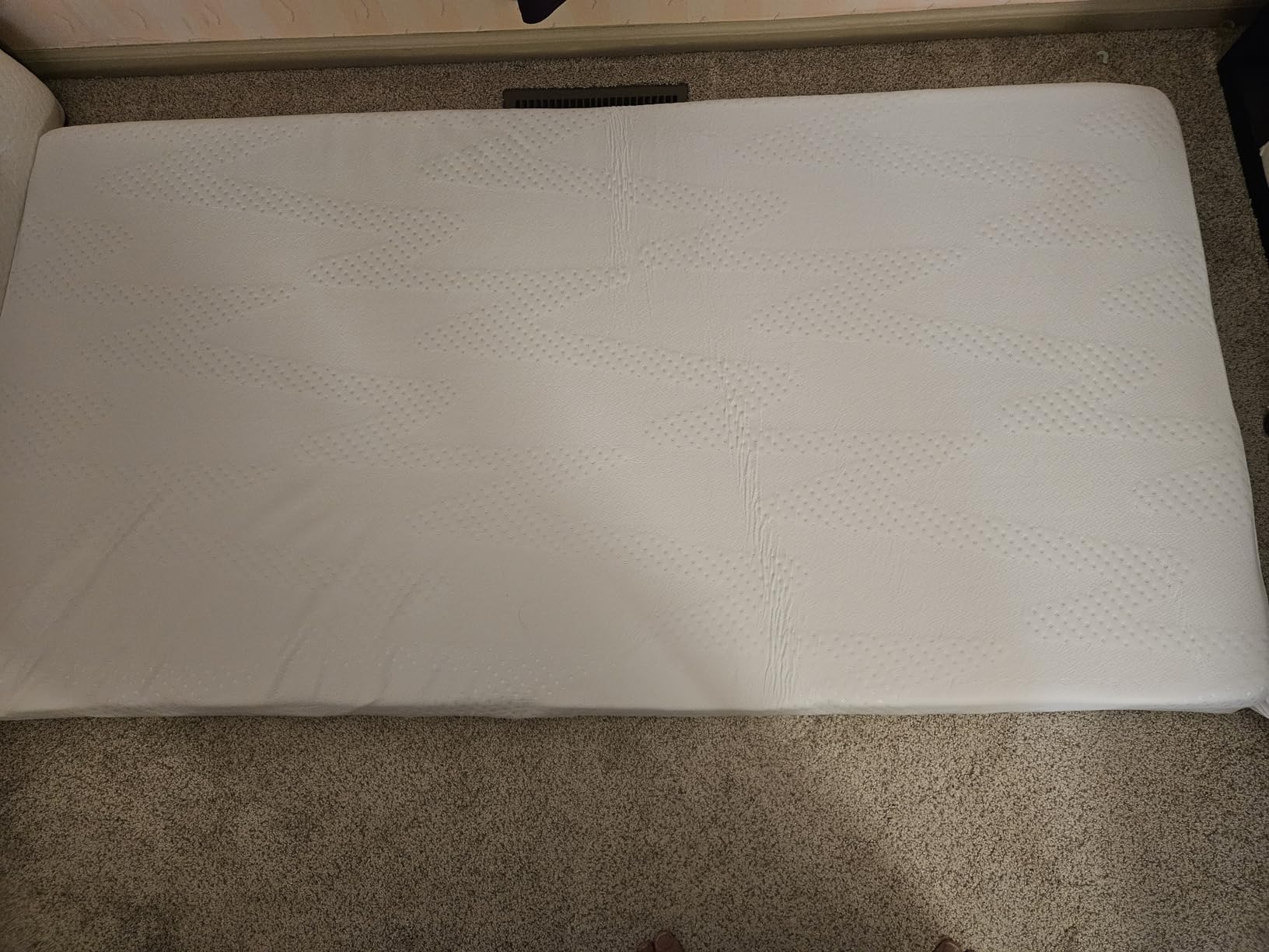 Novilla 12 Inch Queen Mattress in a Box, Gel Memory Foam Queen Size Bed Mattress for Cooling Night Sleep, Comfort Sleep & Pressure Relief, CertiPUR-US Certified Customer Review Novilla 12 Inch Queen Mattress in a Box, Gel Memory Foam Queen Size Bed Mattress for Cooling Night Sleep, Comfort Sleep & Pressure Relief, CertiPUR-US Certified - Customer Photo 2