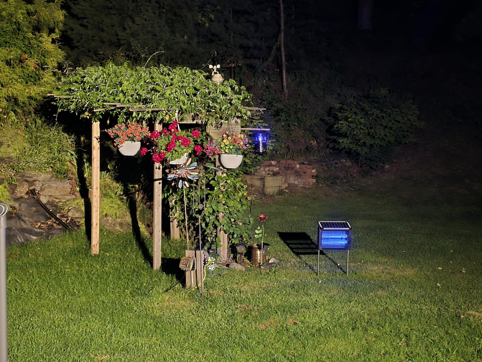 OnBeam Solar Bug Zapper Outdoor, Mosquito Zapper Waterproof Electric Fly Zapper Rechargeable Mosquito Killer Lamp with 10W Solar Panel, 4500V Cordless Fly Trap for Backyard, Patio, Garden, RV, Camping Customer Review OnBeam Solar Bug Zapper Outdoor, Mosquito Zapper Waterproof Electric Fly Zapper Rechargeable Mosquito Killer Lamp with 10W Solar Panel, 4500V Cordless Fly Trap for Backyard, Patio, Garden, RV, Camping - Customer Photo 2