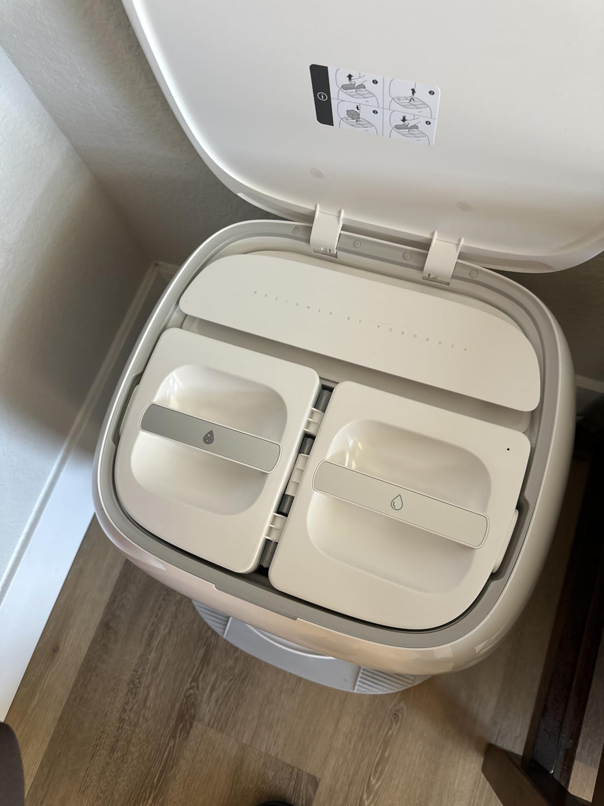 Roborock Qrevo CurvX Robot Vacuum and Mop, 22,000Pa Suction, 3.14'' Ultra Slim, Zero-Tangling Design, Reactive AI Obstacle Recognition, AdaptiLift Chassis, Auto Hot Water Mop Washing & Drying customer photo 1