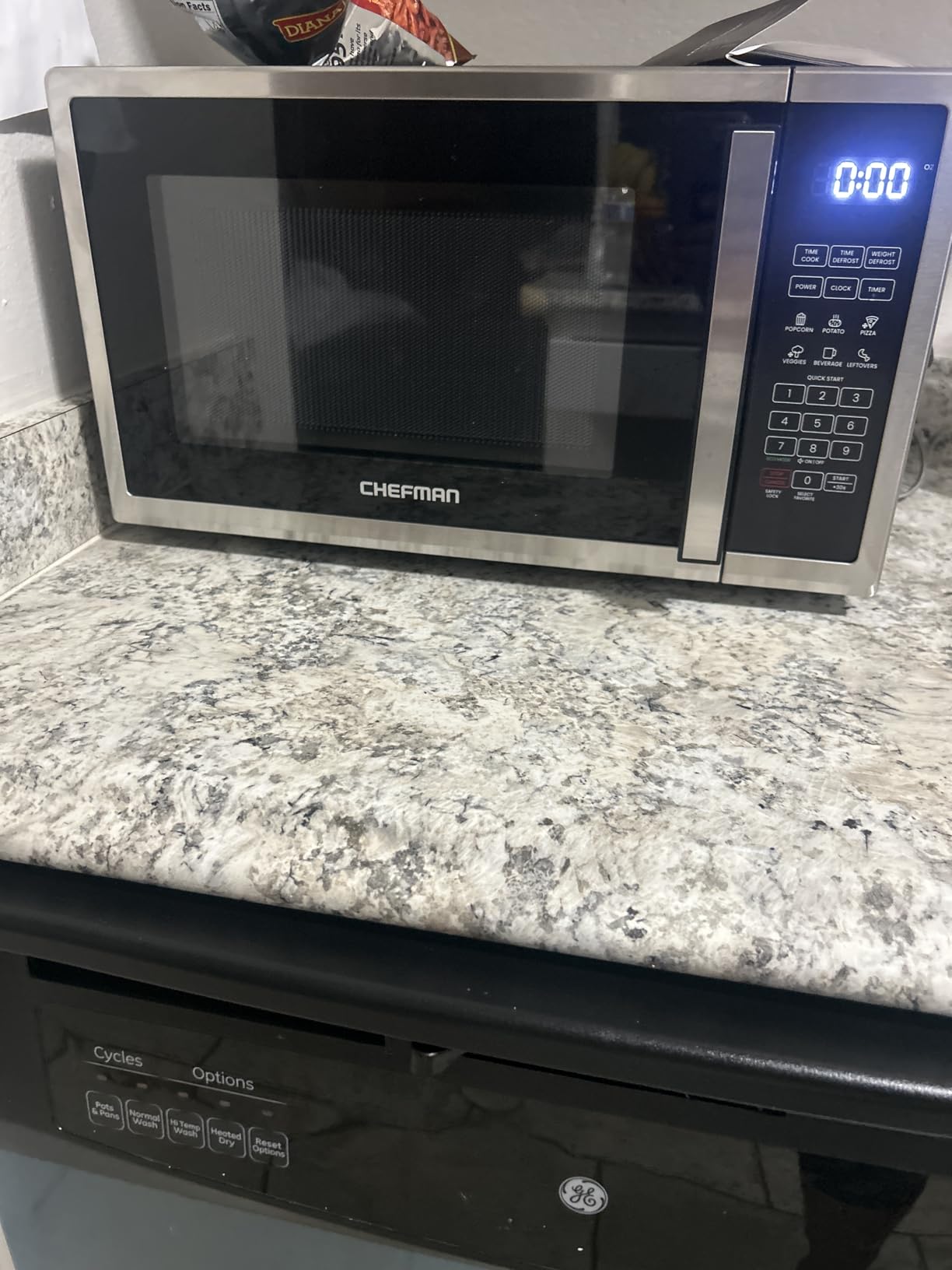 Chefman Countertop Microwave Oven 0.9 Cu. Ft., 900 Watts with 10 Power Levels, 6 Cooking Presets with One-Touch Express Cook, Eco Mode, Child Safety Lock, & Mute Button - Black - Customer Photo 2
