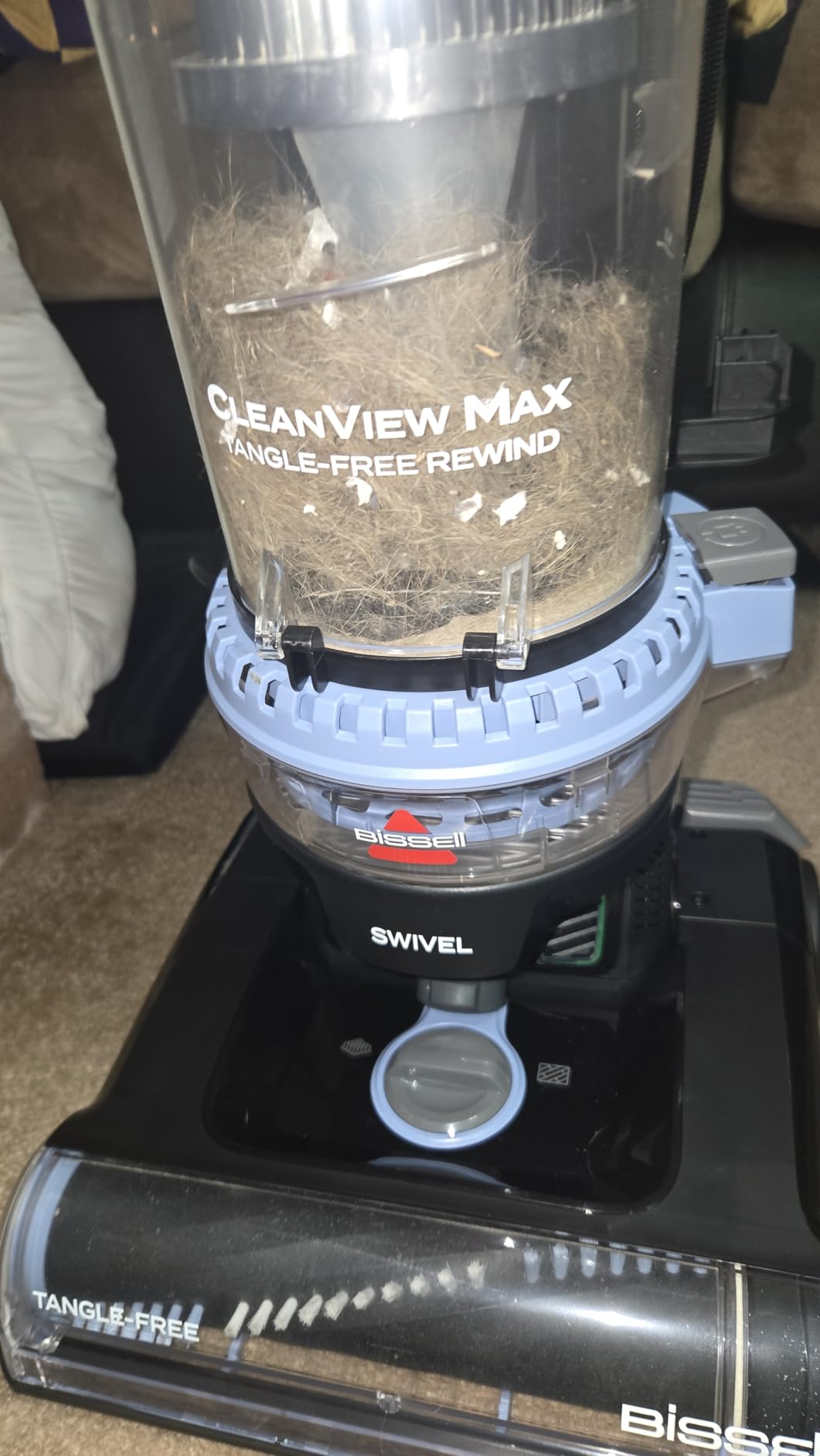 Bissell CleanView Max Tangle-Free Rewind with LED Headlights, Tangle-Free Brush Roll, Automatic Cord Rewind, Included pet Tools, 4073L Customer Review Bissell CleanView Max Tangle-Free Rewind with LED Headlights, Tangle-Free Brush Roll, Automatic Cord Rewind, Included pet Tools, 4073L - Customer Photo 5