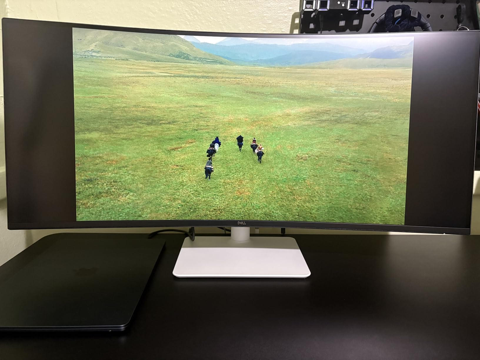 Dell 32 Plus 4K Monitor - S3225QS - 31.5-inch 4K (3840 x 2160) up to 120Hz 16:9 Display, VA Panel, AMD FreeSync Premium, 99% sRGB, 95% DCI-P3, 1500:1 Contrast Ratio, Comfortview Plus - Ash White Customer Review Dell 32 Plus 4K Monitor - S3225QS - 31.5-inch 4K (3840 x 2160) up to 120Hz 16:9 Display, VA Panel, AMD FreeSync Premium, 99% sRGB, 95% DCI-P3, 1500:1 Contrast Ratio, Comfortview Plus - Ash White - Customer Photo 1