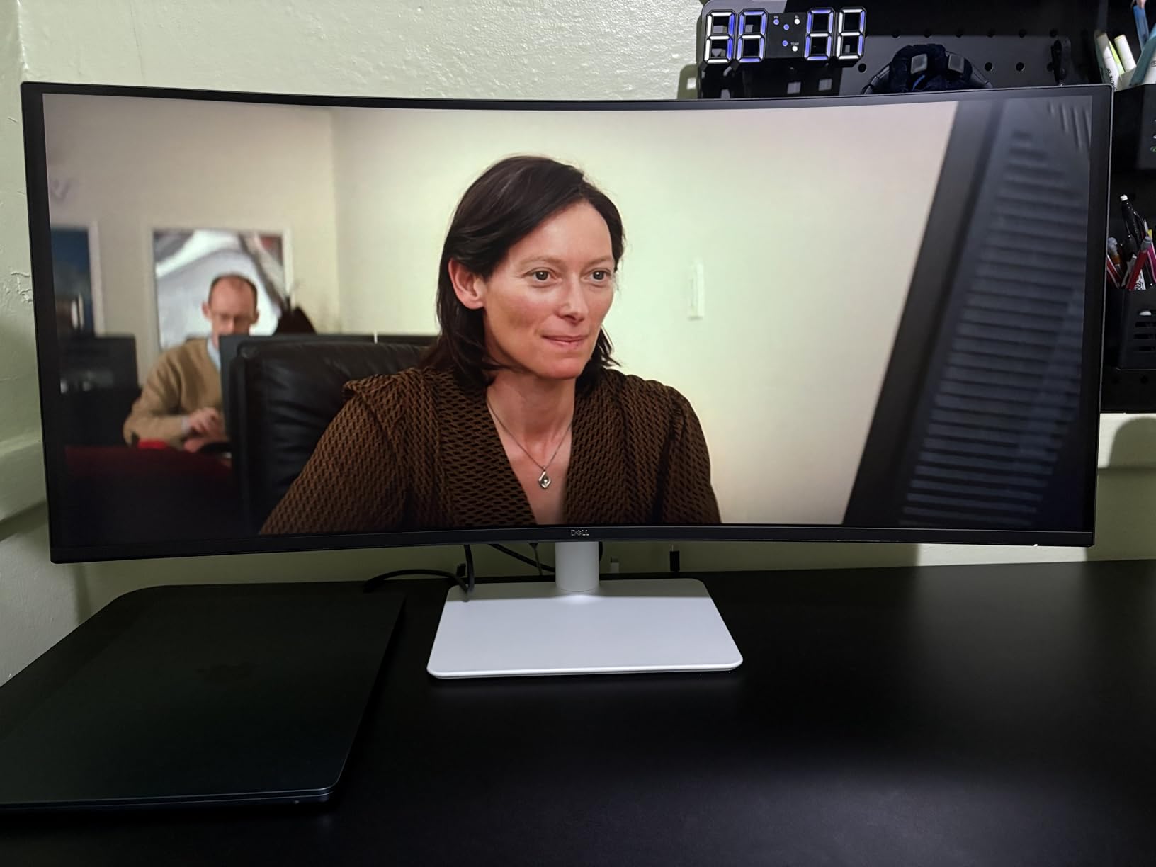 Dell 27 Plus 4K USB-C Monitor - S2725QC - 27-inch 4K (3840 x 2160) 120Hz 16:9 Display - Customer Photo 2