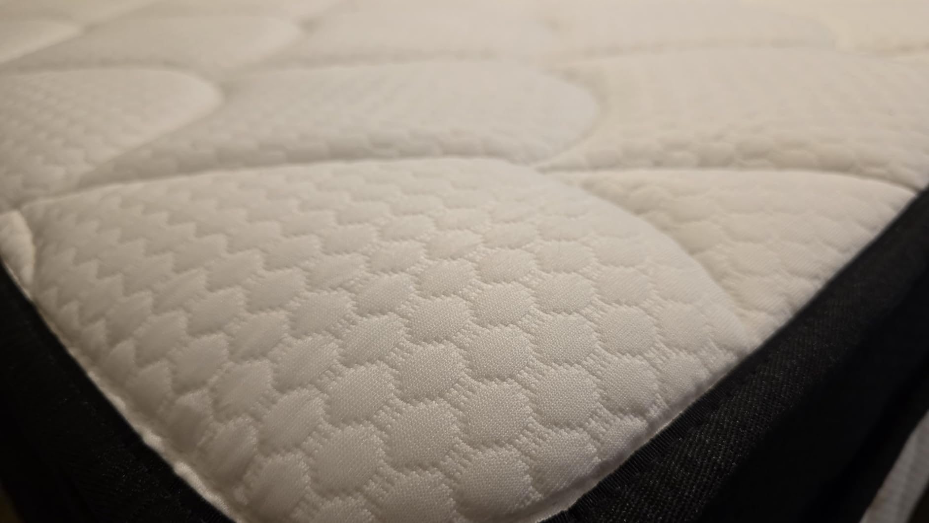 12 Inch Mattress Queen Size - 2025 Upgraded Hybrid Cooling Gel Memory Foam & Pocket Coils, Medium Firm Mattress in a Box for Back Neck Pain Relief, Motion Isolation, Edge Support, Breathable, White - Customer Photo 5