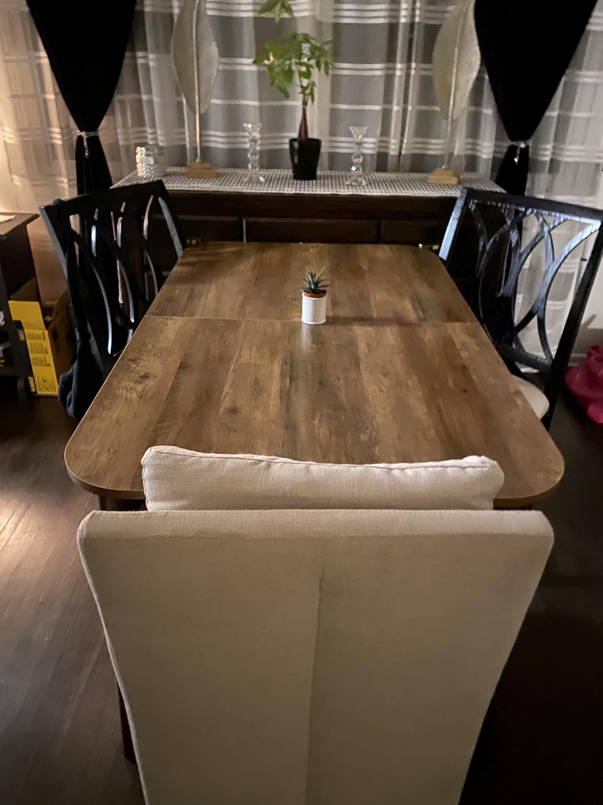 VASAGLE Dining Table, Dining Room Table for 4-6 People, Modern Farmhouse, for Kitchen, Quick Assembly, Heat-Resistant Surface, 29.5 x 55.1 x 29.5 Inches, Natural Walnut and Ink Black Customer Review VASAGLE Dining Table, Dining Room Table for 4-6 People, Modern Farmhouse, for Kitchen, Quick Assembly, Heat-Resistant Surface, 29.5 x 55.1 x 29.5 Inches, Natural Walnut and Ink Black - Customer Photo 1