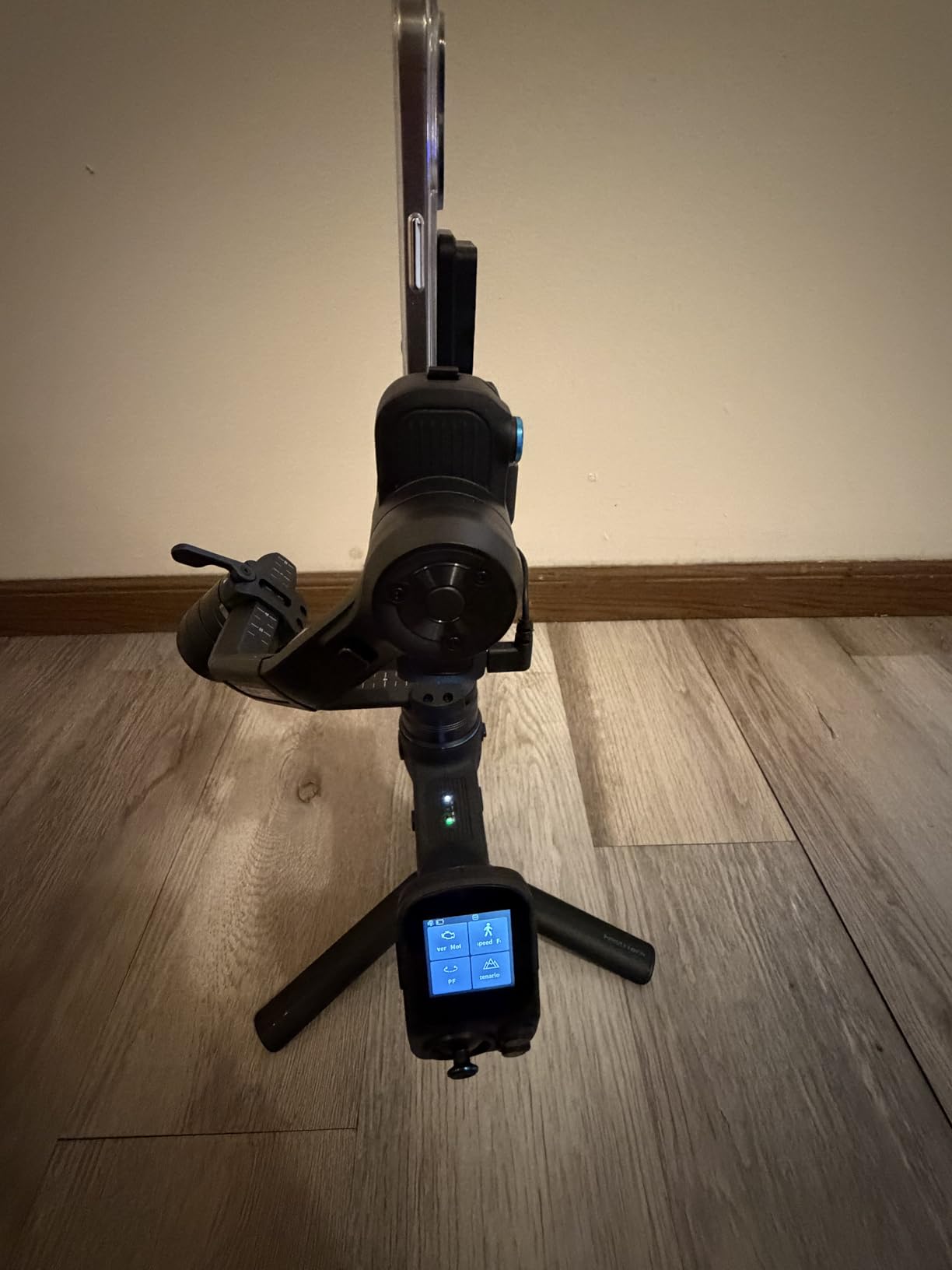FeiyuTech SCORP Mini 3 Gimbal Stabilizer for Smartphone, Built-in AI Tracking Module & Cooling Fan, 2KG Payload 3-Axis Phone Gimbal with Integrated Grip Design, Gimbal Stabilizer for iPhone & Android - Customer Photo 2