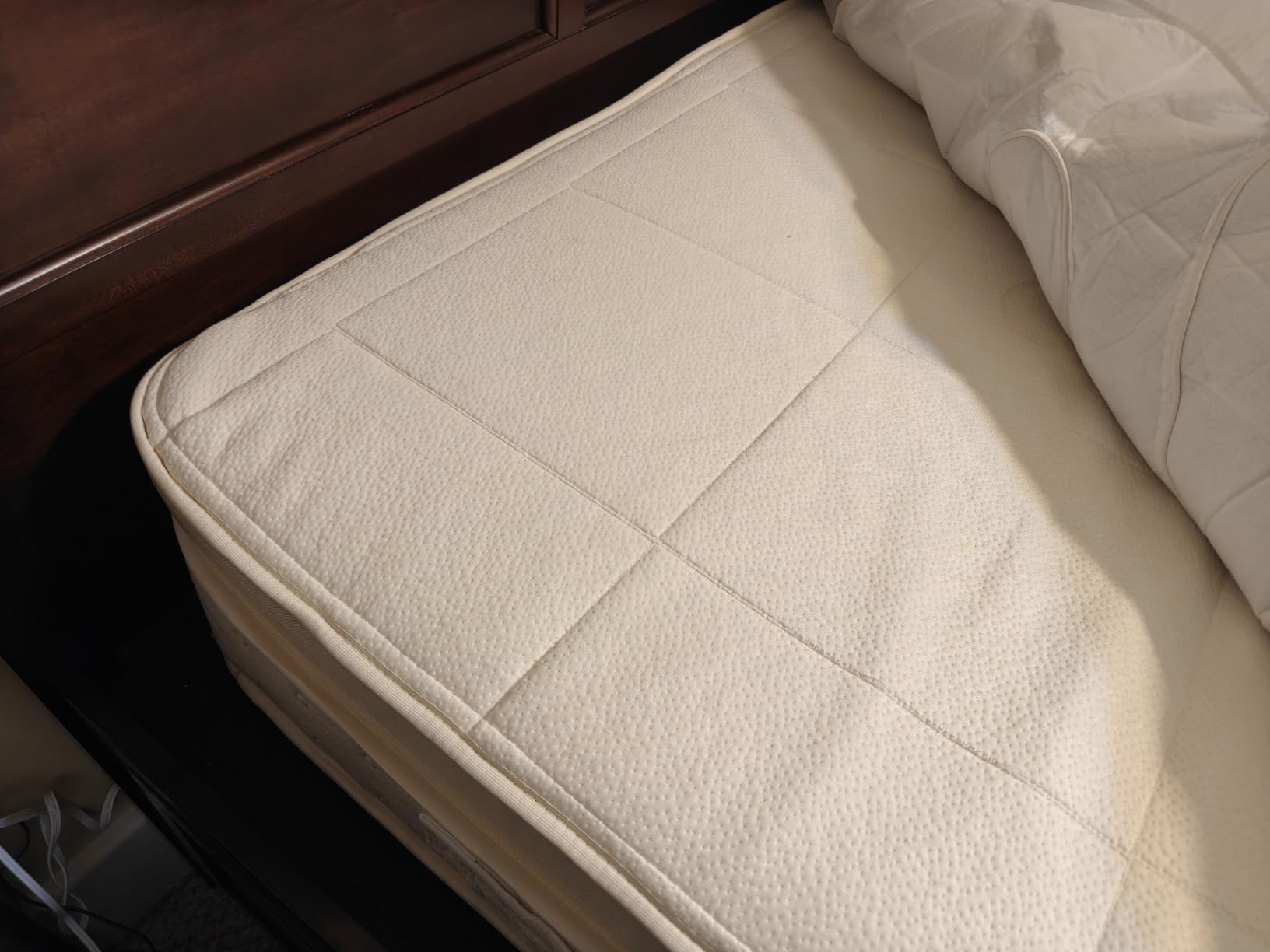 Awara Premier Luxury Hybrid King Mattress 12 Inch - Certified Organic Natural Latex - Sustainable New Zealand Wool - Fiberglass-Free - 365-Night Trial Customer Review Awara Premier Luxury Hybrid King Mattress 12 Inch - Certified Organic Natural Latex - Sustainable New Zealand Wool - Fiberglass-Free - 365-Night Trial - Customer Photo 1