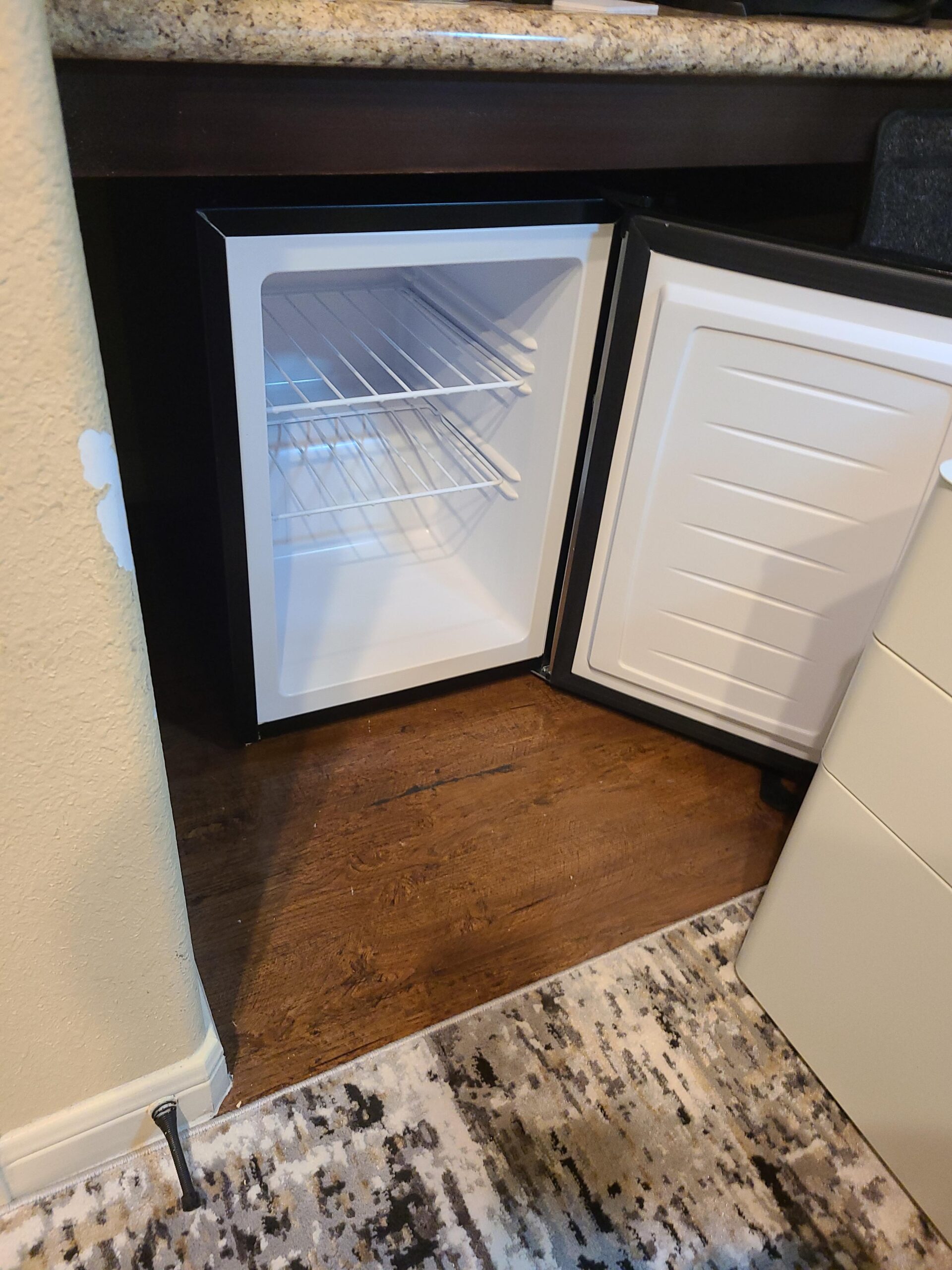 EUHOMY 3.5 Cu.Ft Chest Freezer with Wheels, Small Deep Freezer Adjustable 7 Thermostat, Quiet Mini Freezer Free-Standing Top Door, Energy Saving for Apartment/Garage/Basement/Dorm/Home, New Black Customer Review EUHOMY 3.5 Cu.Ft Chest Freezer with Wheels, Small Deep Freezer Adjustable 7 Thermostat, Quiet Mini Freezer Free-Standing Top Door, Energy Saving for Apartment/Garage/Basement/Dorm/Home, New Black - Customer Photo 1