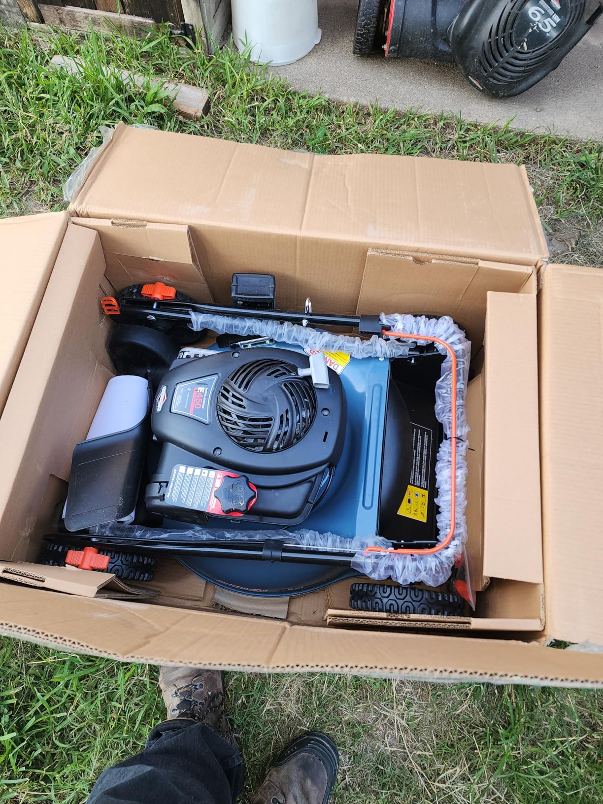 SENIX LSSG-M9 21-inch Gas Self-Propelled Lawn Mower - 140 cc 4-Cycle Briggs & Stratton Engine, Bagging, Mulching, and Side Discharge, 6-Position Lever Height Adjustment Customer Review SENIX LSSG-M9 21-inch Gas Self-Propelled Lawn Mower - 140 cc 4-Cycle Briggs & Stratton Engine, Bagging, Mulching, and Side Discharge, 6-Position Lever Height Adjustment - Customer Photo 1