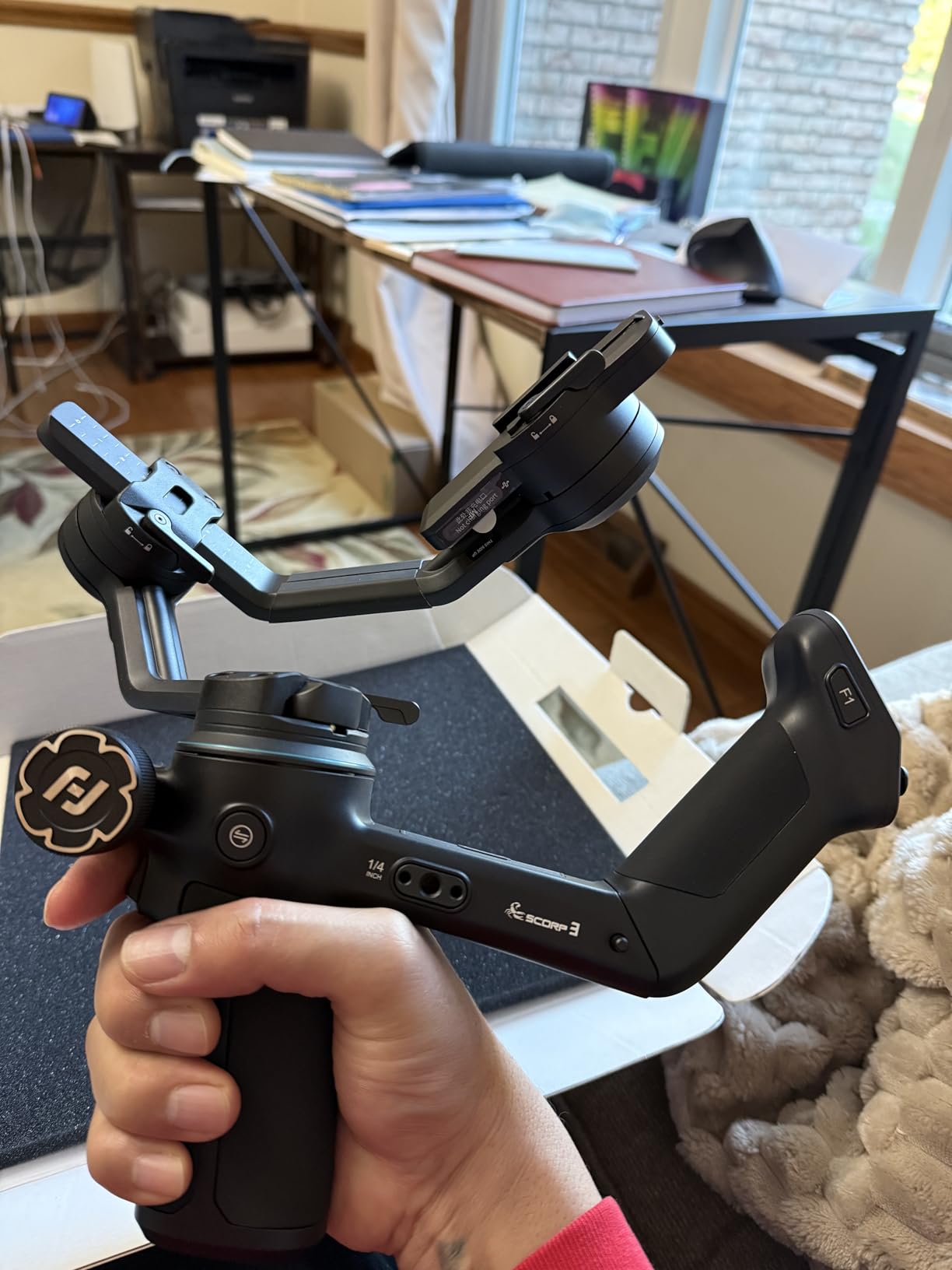 FeiyuTech SCORP 3 Gimbal Stabilizer for Camera, Built-in AI Tracking Sensor & Detachable Remote Control, 3.5KG Payload Camera Stabilizer with Touch Screen, Vertical Shooting - Customer Photo 1