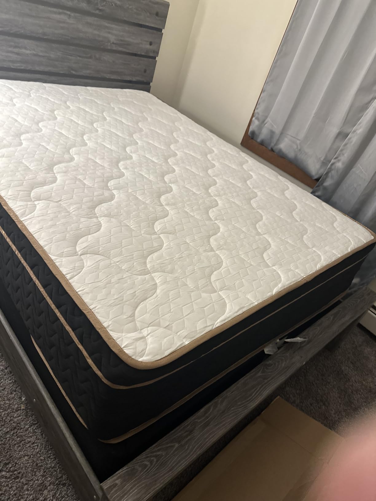 Queen Mattress 14 Inch, Cooling Hybrid Bed in a Box, Individual Pocket Springs, Motion Isolation, Targeted Hip/Shoulder/Lumbar Support, Fiberglass-Free, Ergonomic Zones, 365-Night Trial, CertiPUR-US Customer Review Queen Mattress 14 Inch, Cooling Hybrid Bed in a Box, Individual Pocket Springs, Motion Isolation, Targeted Hip/Shoulder/Lumbar Support, Fiberglass-Free, Ergonomic Zones, 365-Night Trial, CertiPUR-US - Customer Photo 1
