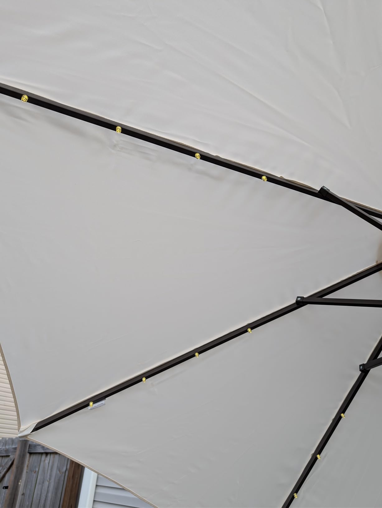 JEAREY 9FT Outdoor Patio Umbrella with Solar Lights, LED Lighted Pool Umbrella with Tilt and Crank, Outdoor Table Umbrellas for Deck, Yard & Market (Beige) Customer Review JEAREY 9FT Outdoor Patio Umbrella with Solar Lights, LED Lighted Pool Umbrella with Tilt and Crank, Outdoor Table Umbrellas for Deck, Yard & Market (Beige) - Customer Photo 1