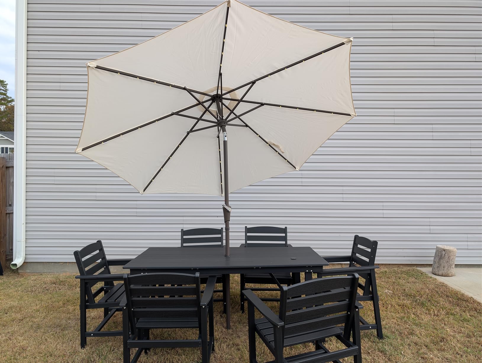 JEAREY 9FT Outdoor Patio Umbrella with Solar Lights, LED Lighted Pool Umbrella with Tilt and Crank, Outdoor Table Umbrellas for Deck, Yard & Market (Beige) Customer Review JEAREY 9FT Outdoor Patio Umbrella with Solar Lights, LED Lighted Pool Umbrella with Tilt and Crank, Outdoor Table Umbrellas for Deck, Yard & Market (Beige) - Customer Photo 2