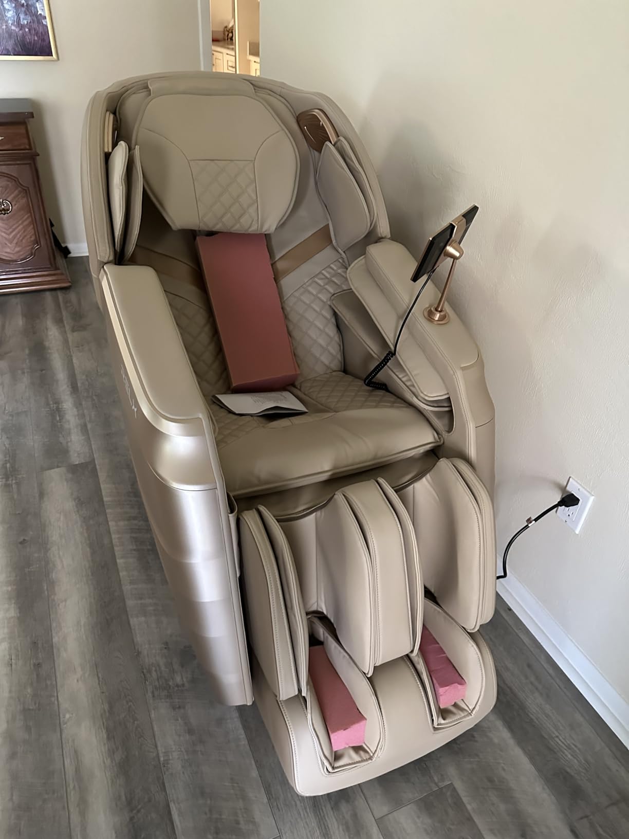 RELX Massage Chair Full Body, 20 Modes Zero Gravity SL-Track Shiatsu Massage Chair Built-in Heat System, Airbag Massage with Body Scan, Deep Yoga Stretch, Calfrest Extension and AI Control (Cream) - Customer Photo 3