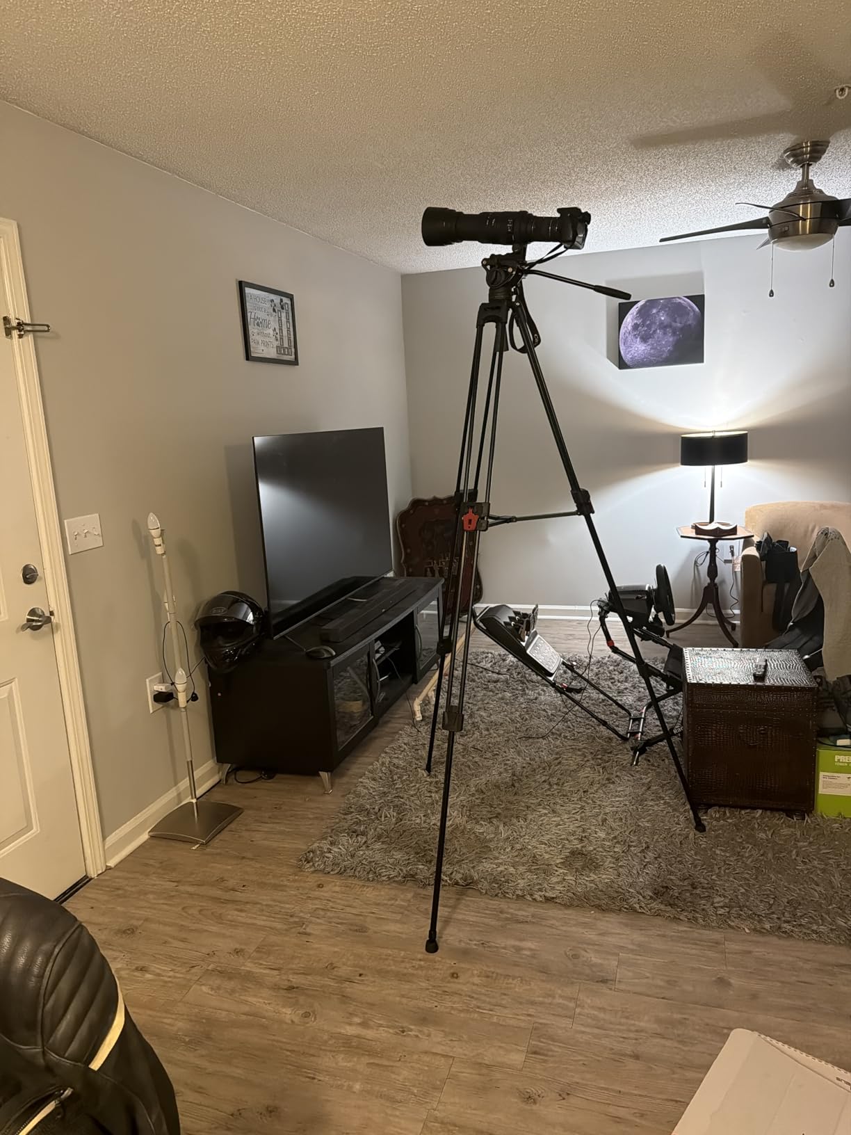 NEEWER Video Tripod with Fluid Head, Heavy Duty Aluminum Compact Portable Camera Tripod Stand for DSLR Camcorder Compatible with DJI Gimbals Compatible with Manfrotto QR Plates, Max Load 13.2 lb, TP73 - Customer Photo 1