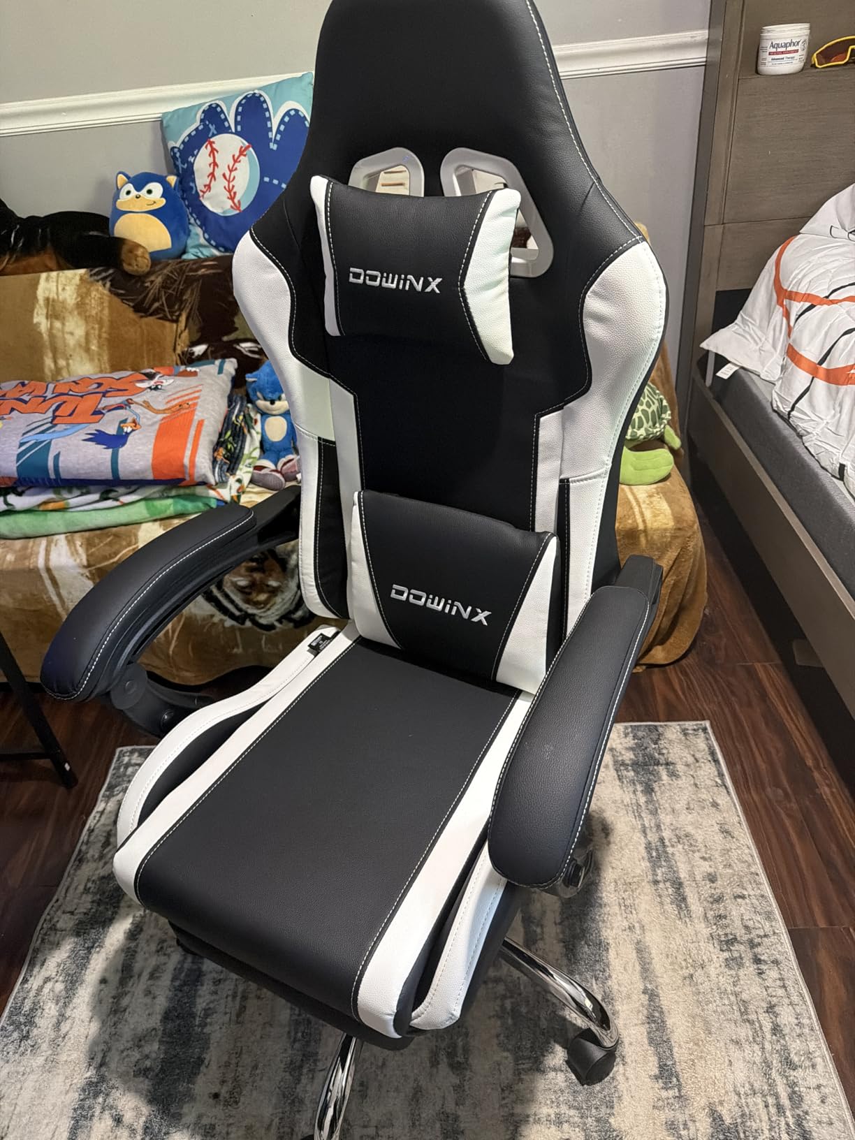 Dowinx Ergonomic Gaming Chair with Footrest, Heavy Duty 330lbs Office Chair, Massage Lumbar Support, Adjustable Height and Headrest Pillow, Comfortable for Back Pain Relief Streaming Long Gaming White customer photo 1