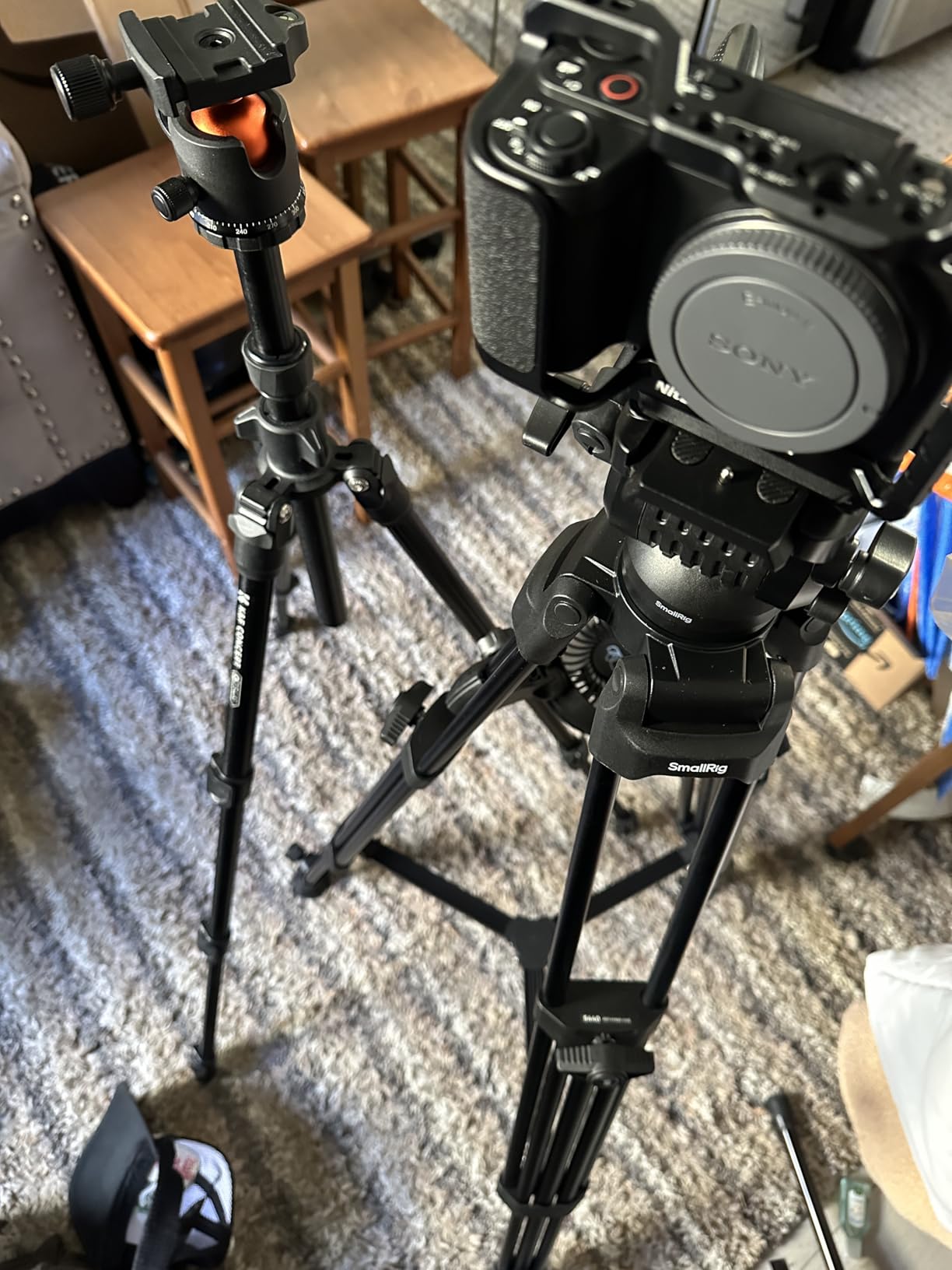 SMALLRIG 73''/186cm Heavy Duty Aluminum Alloy Video Tripod, Max Load 8kg (18lbs), Fluid Head with +85° to -78 Tilt Range, Compact Travel Tripod Weight 3.1kg(6.8lbs), Folded Height 88cm, AD-14-5440 - Customer Photo 2