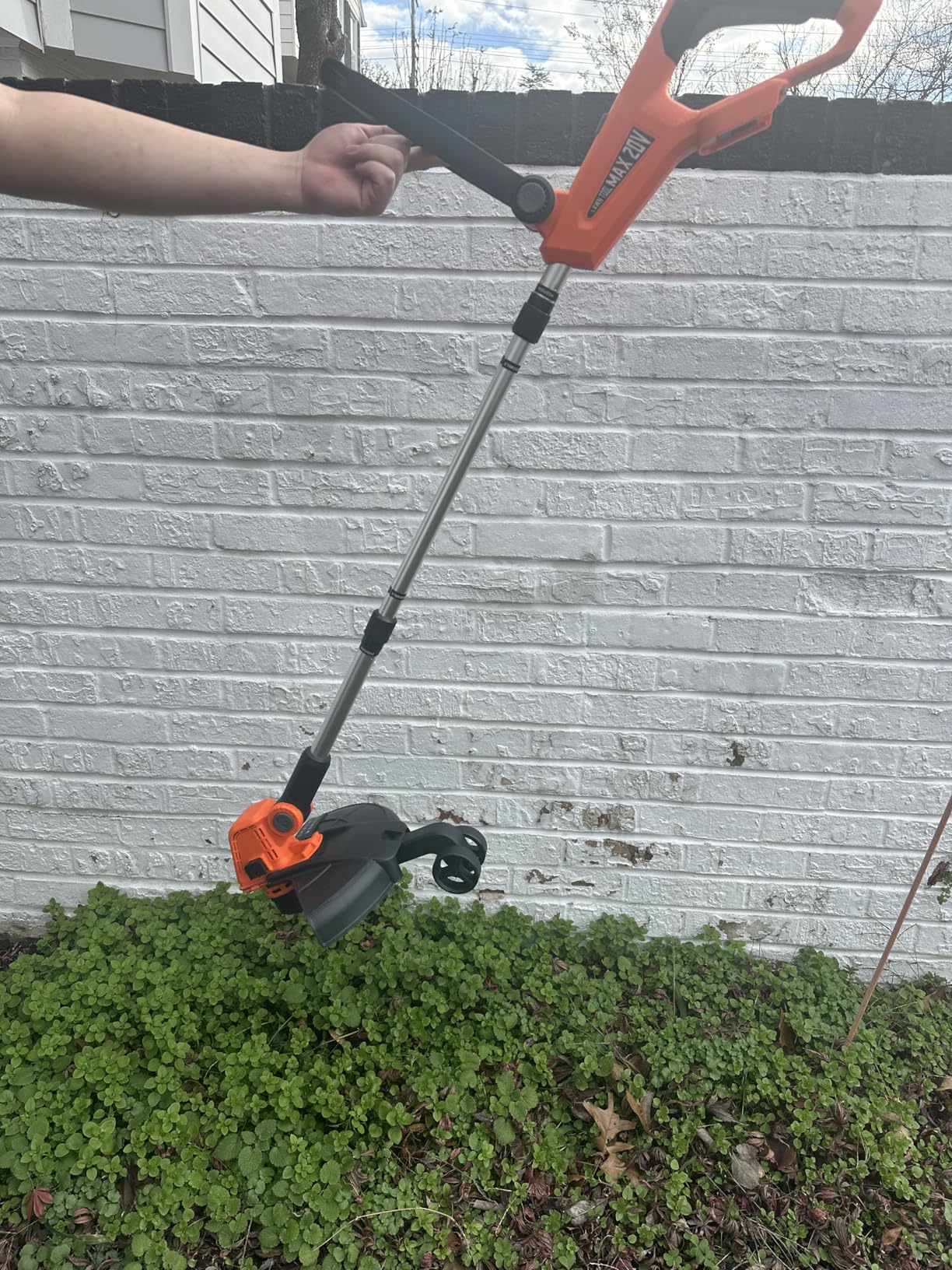 VARSK 20V String Trimmer Cordless, 12 Inch 2 in 1 Trimmer and Edger, Automatic Line Feed, Includes 2 X 2.0Ah Batteries/1 X Fast Charger/6 X Spare Spools Customer Review VARSK 20V String Trimmer Cordless, 12 Inch 2 in 1 Trimmer and Edger, Automatic Line Feed, Includes 2 X 2.0Ah Batteries/1 X Fast Charger/6 X Spare Spools - Customer Photo 2