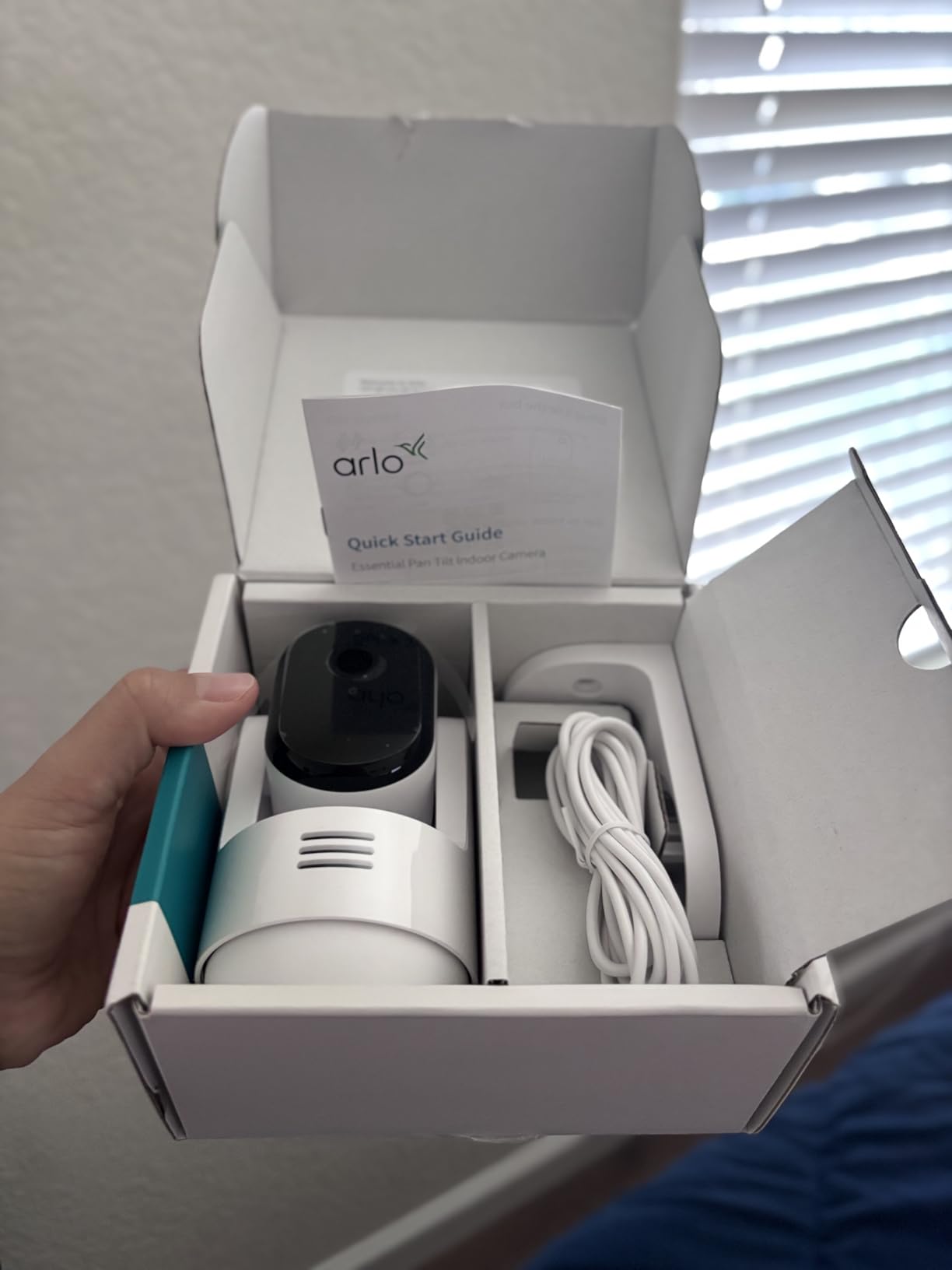 Arlo Essential Indoor Pan Tilt Security Camera 2K (2025 Release) - Wired Plug-in Power, Person Recognition, Animal Detection, Animated Preview, 1-Month Secure Plan, Auto Motion Tracking, 1 Cam, White - Customer Photo 2