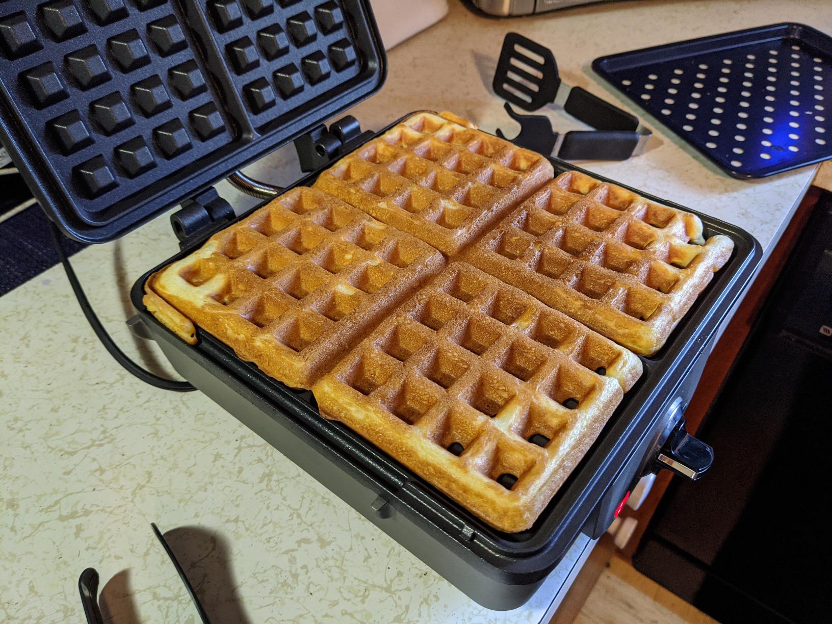 Cuisinart Belgian Waffle Maker with Pancake Plates, Nonstick Plates, 6 Browning Levels, Ready Indicator Lights, Temperature Control, Deep Waffle Pockets, WAF-300NAS, Brushed Stainless Customer Review Cuisinart Belgian Waffle Maker with Pancake Plates, Nonstick Plates, 6 Browning Levels, Ready Indicator Lights, Temperature Control, Deep Waffle Pockets, WAF-300NAS, Brushed Stainless - Customer Photo 1