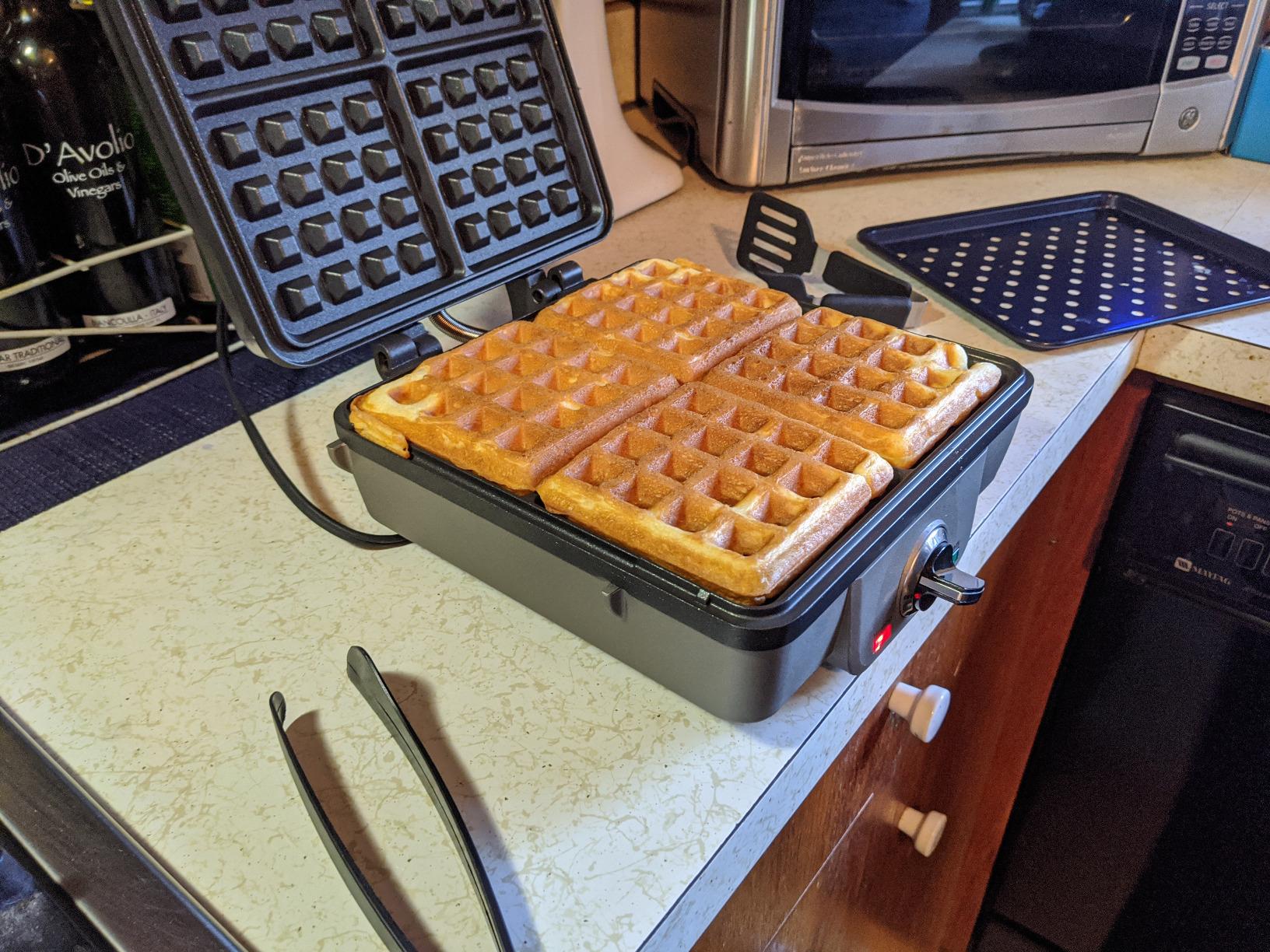 Cuisinart Belgian Waffle Maker with Pancake Plates, Nonstick Plates, 6 Browning Levels, Ready Indicator Lights, Temperature Control, Deep Waffle Pockets, WAF-300NAS, Brushed Stainless Customer Review Cuisinart Belgian Waffle Maker with Pancake Plates, Nonstick Plates, 6 Browning Levels, Ready Indicator Lights, Temperature Control, Deep Waffle Pockets, WAF-300NAS, Brushed Stainless - Customer Photo 2