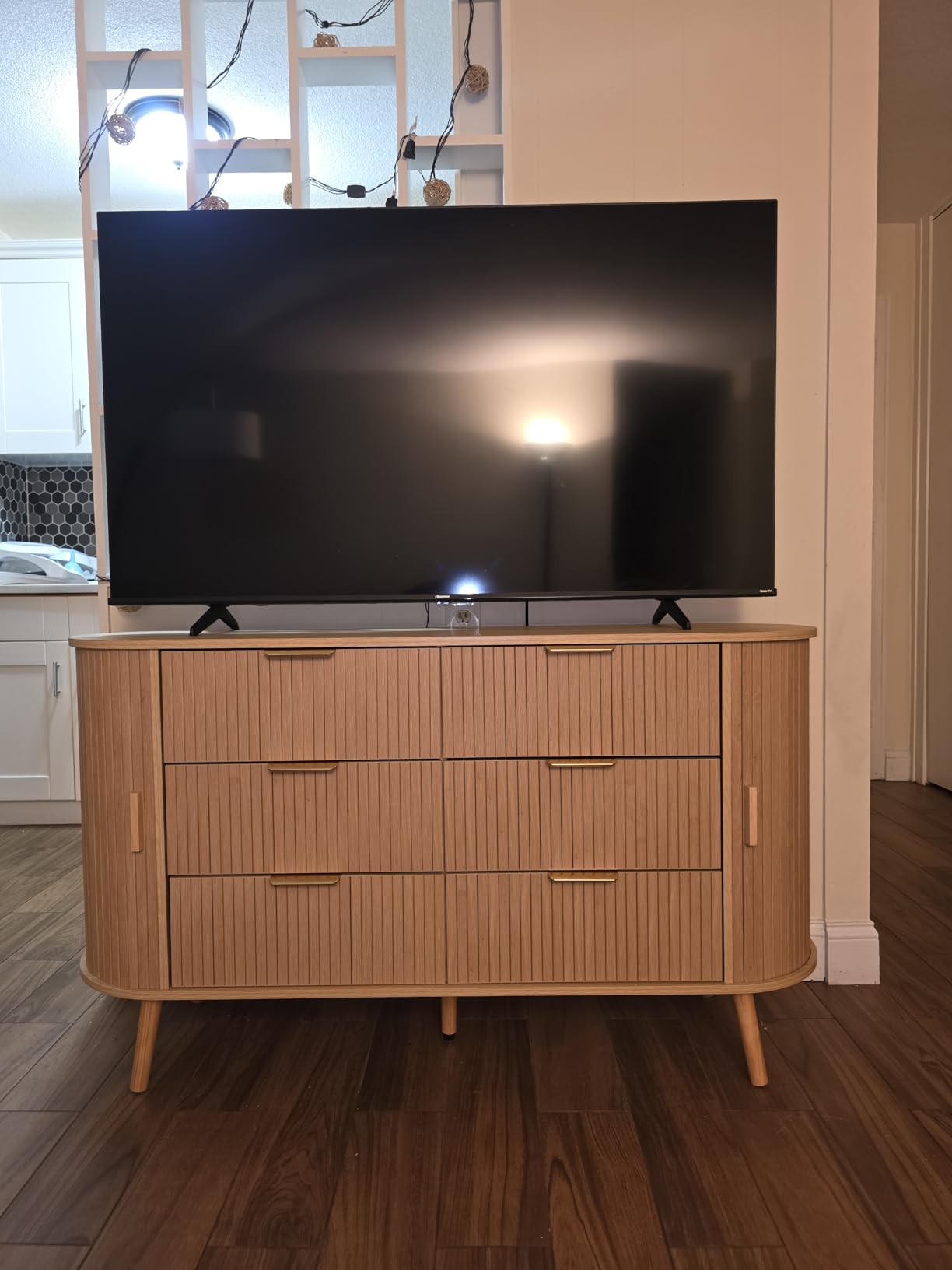 Fluted 6 Drawers Dresser, 55'' Wide Mid Century Modern Chest of Drawers with Sliding Door & Metal Handles, Curved Profile & Sturdy Legs, Wood TV Stand for Bedroom, Living Room (Natural Oak) - Customer Photo 2