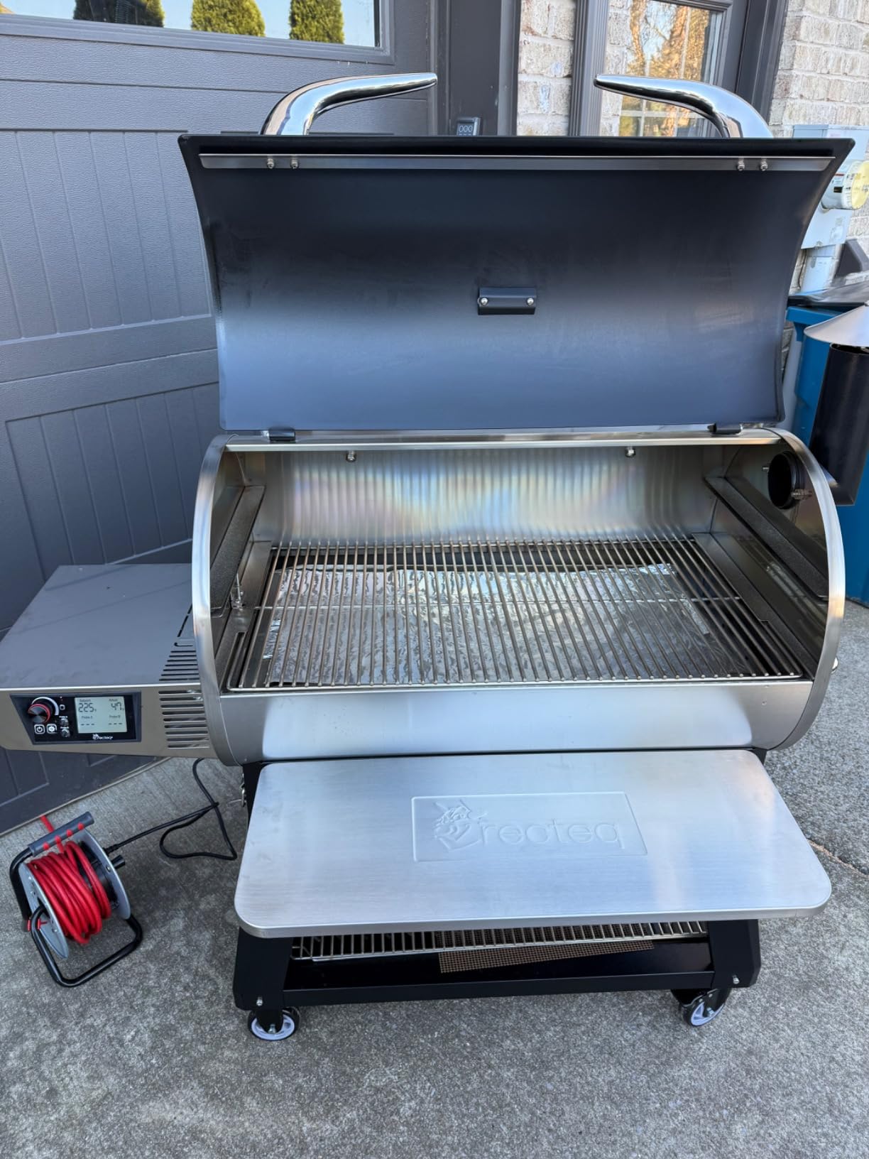 recteq Pellet Grill Smoker - Flagship 1600, Wood Pellet Smoker, BBQ, Wi-Fi Smart Grill, 1667 Sq. In. Cook Space, 40 lb Hopper - Customer Photo 3